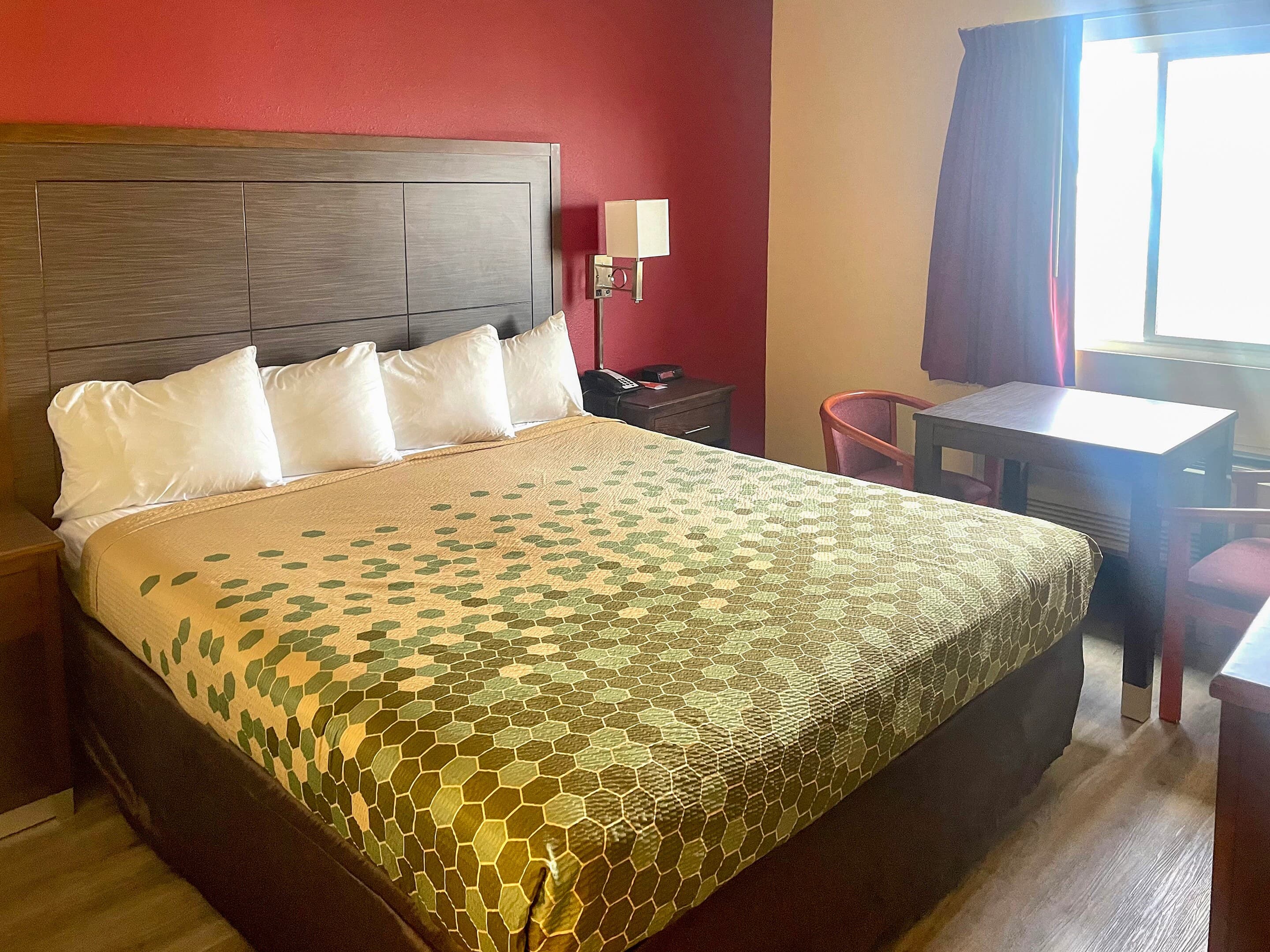Econo Lodge Inn & Suites Corning Travel Center - Image 2