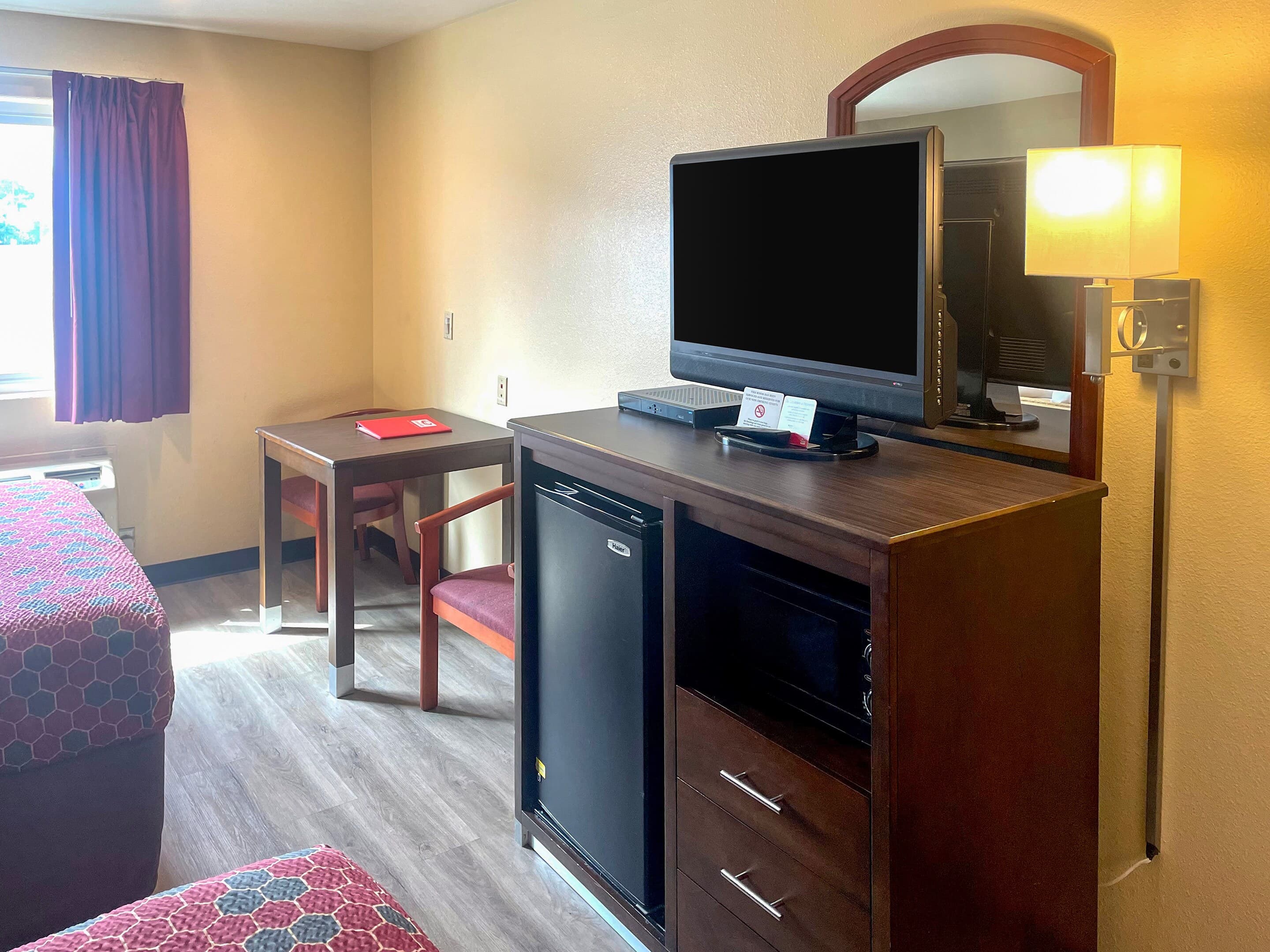 Econo Lodge Inn & Suites Corning Travel Center — 7