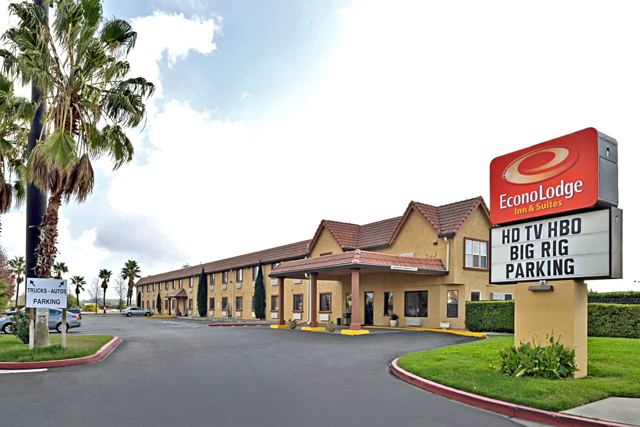 Econo Lodge Inn & Suites Corning Travel Center - Image 1
