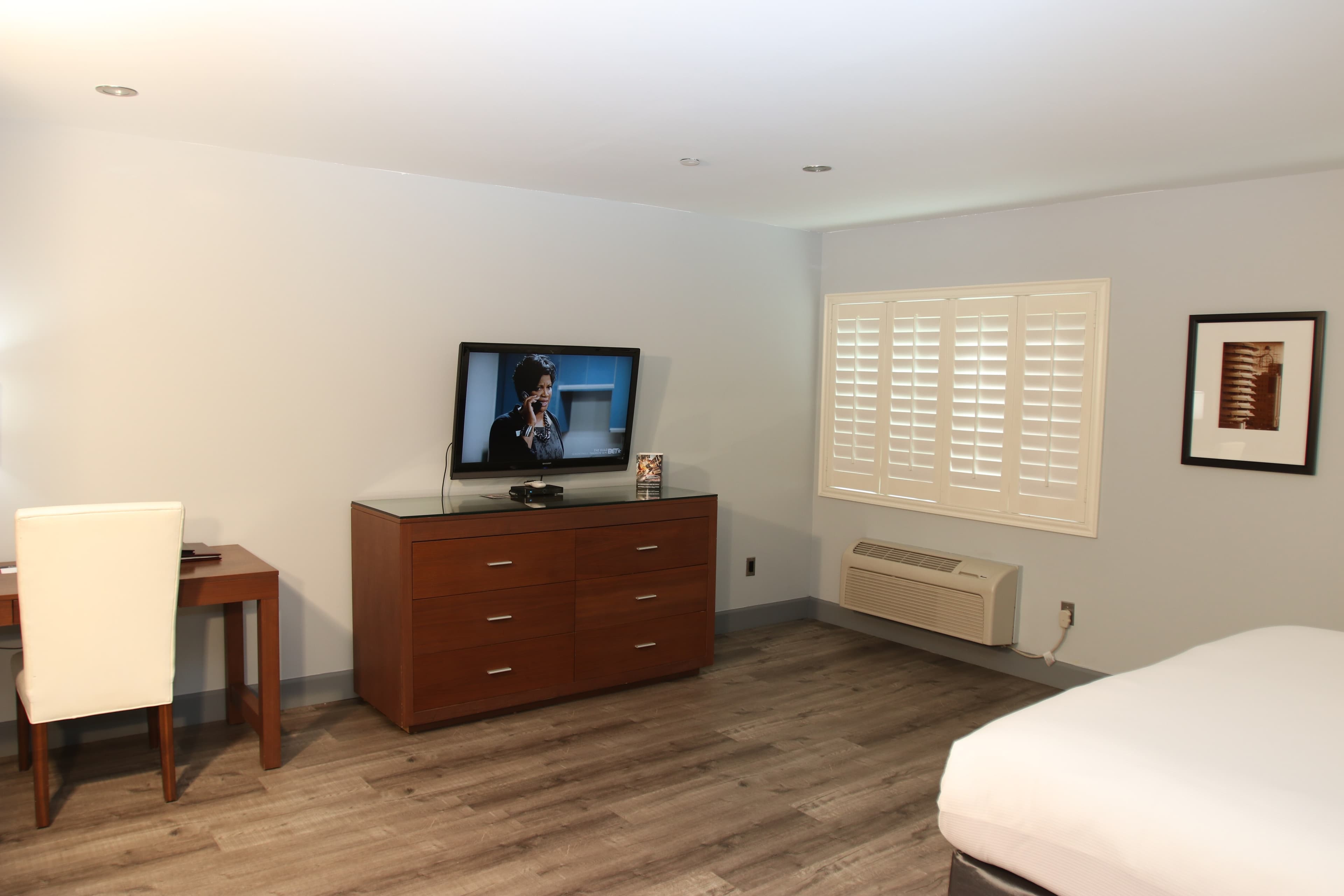 BLVD Hotel and Studios Universal-Hollywood, an Ascend Collection Hotel - Image 3
