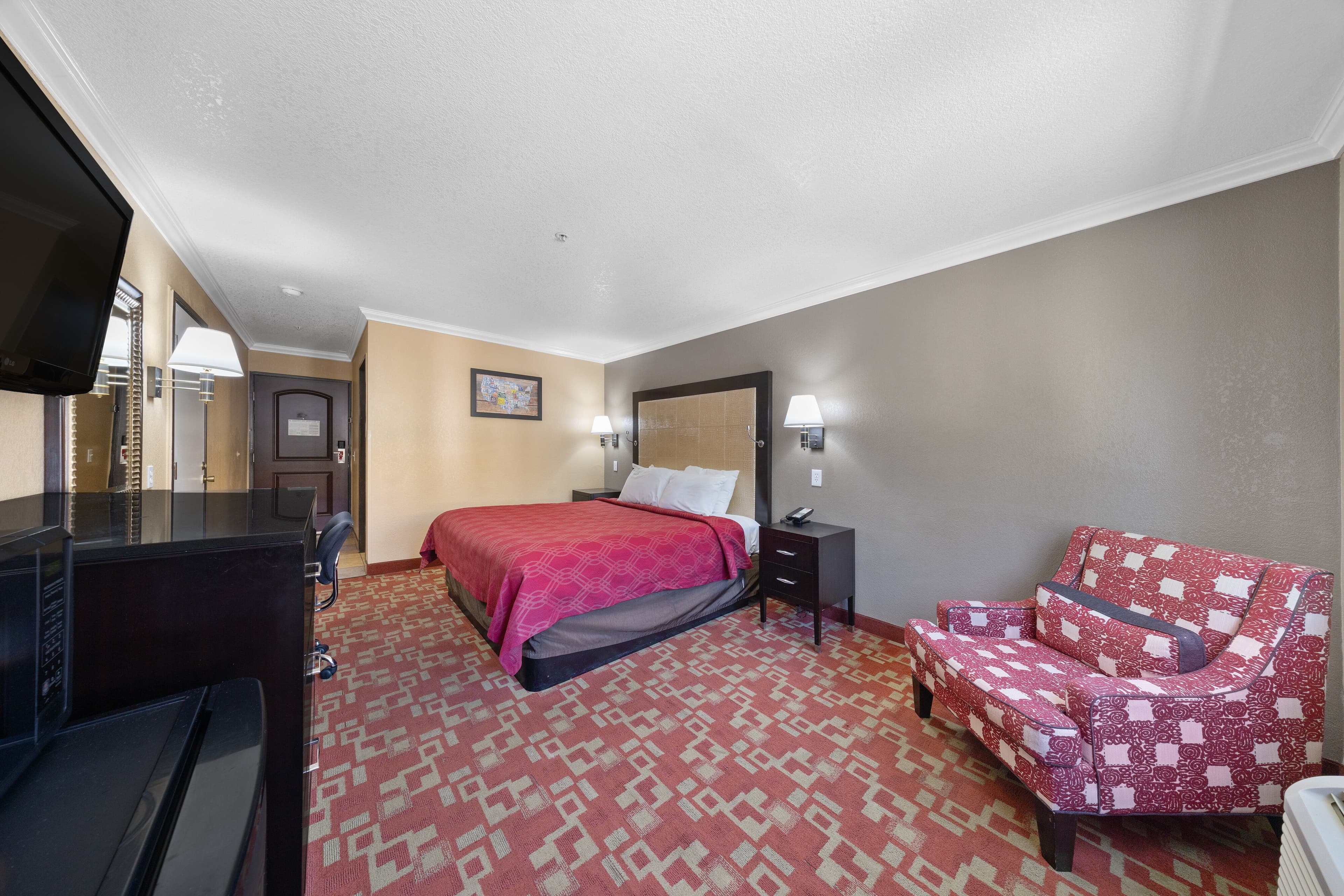 Econo Lodge Inn & Suites Fallbrook Downtown - Image 5