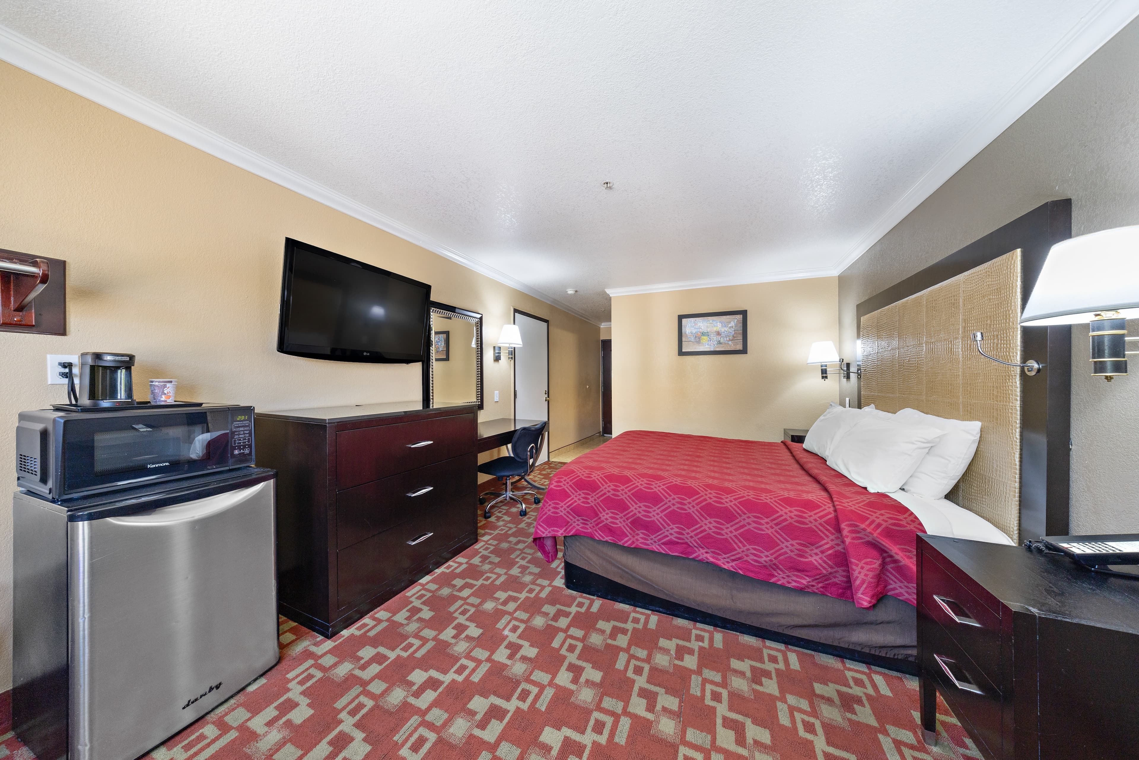 Econo Lodge Inn & Suites Fallbrook Downtown — 6
