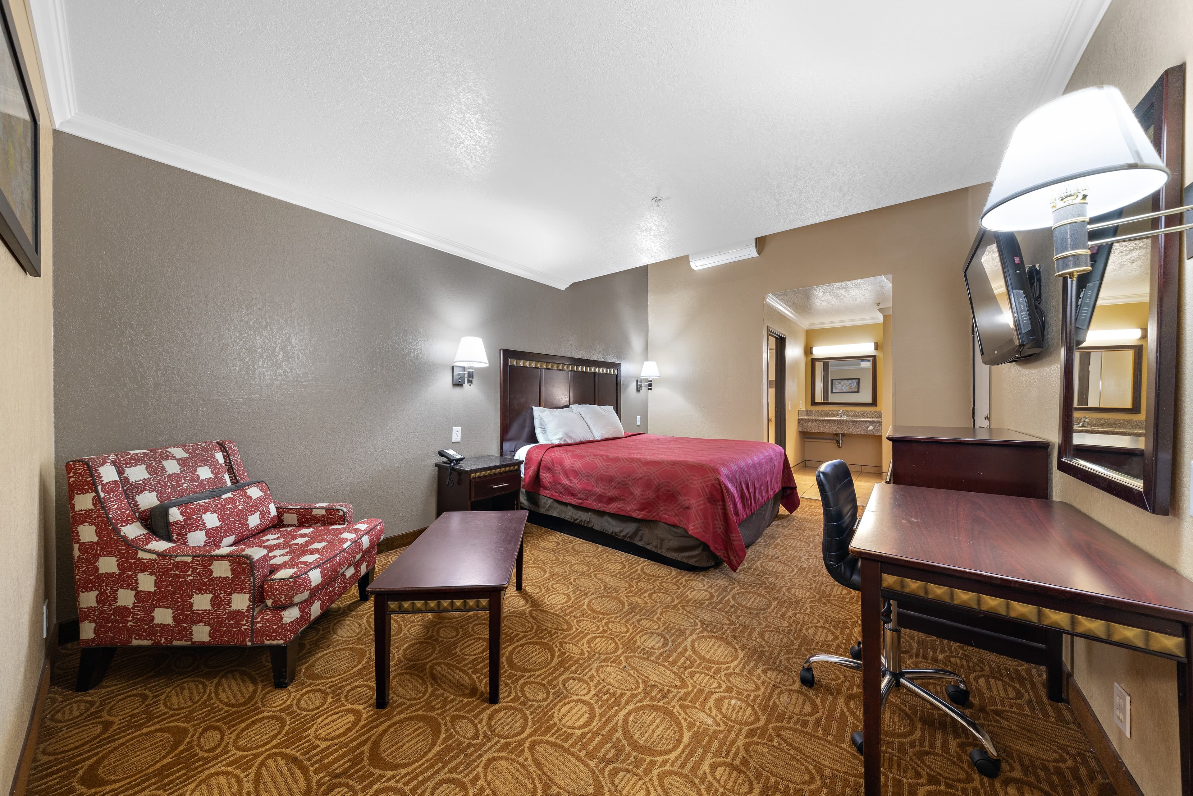 Econo Lodge Inn & Suites Fallbrook Downtown — 7