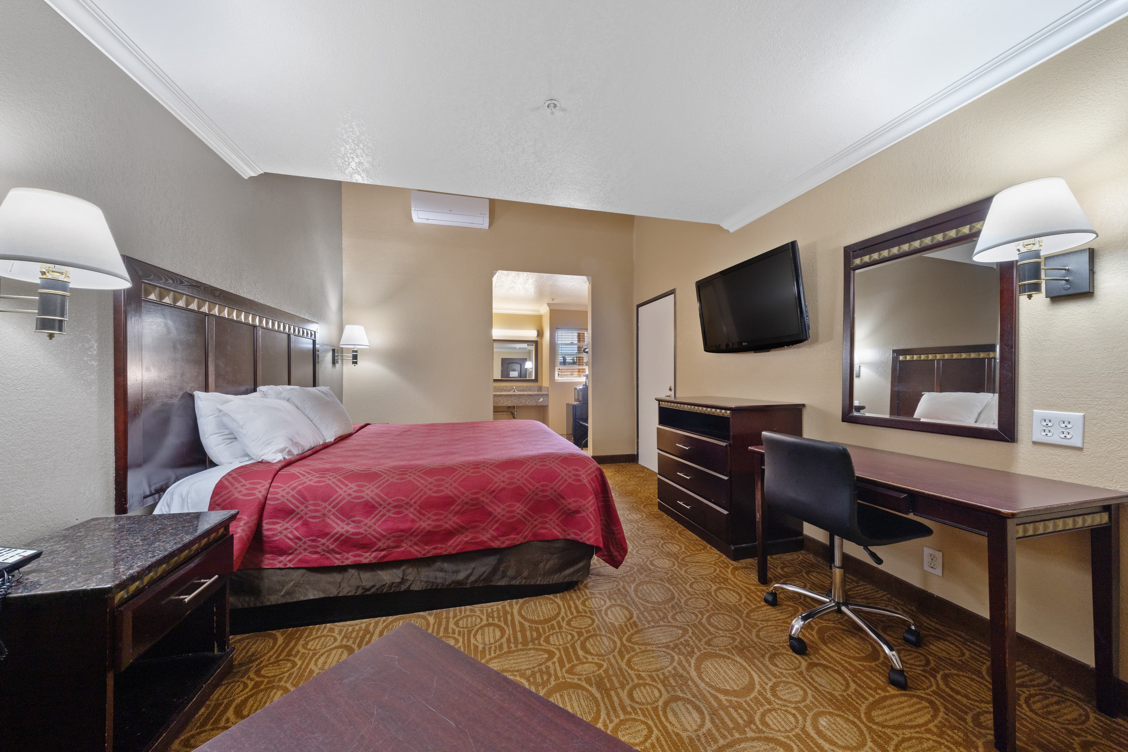 Econo Lodge Inn & Suites Fallbrook Downtown — 8