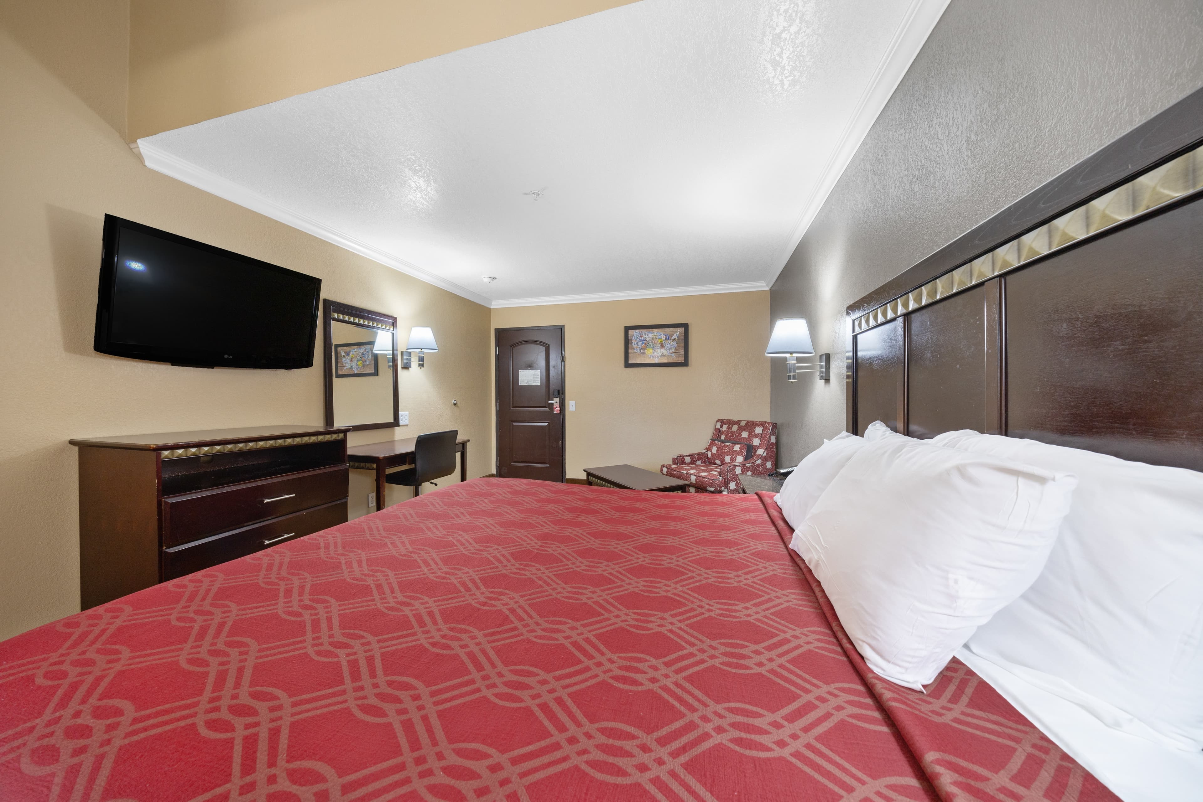 Econo Lodge Inn & Suites Fallbrook Downtown — 10