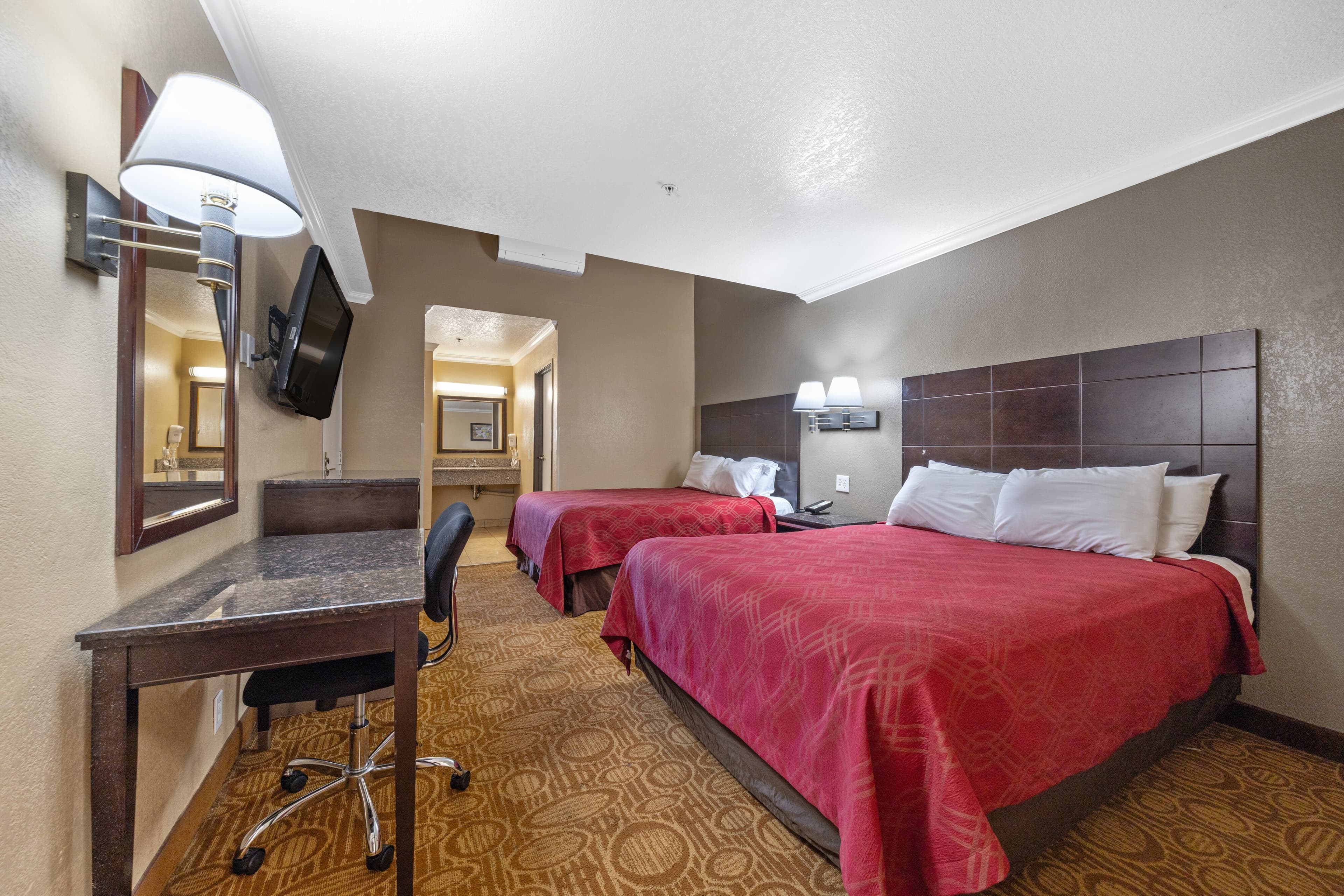 Econo Lodge Inn & Suites Fallbrook Downtown — 12