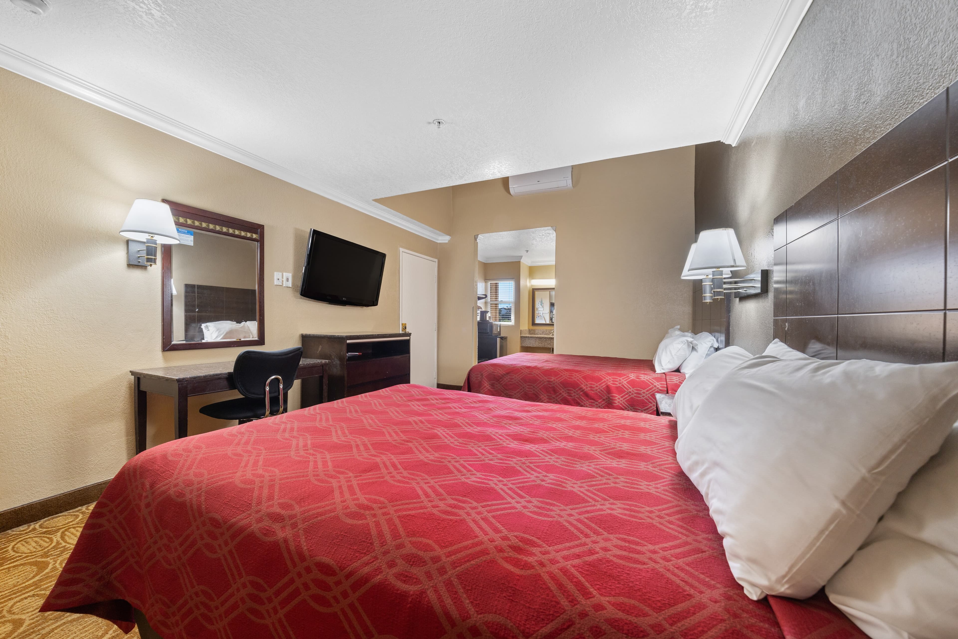 Econo Lodge Inn & Suites Fallbrook Downtown — 13