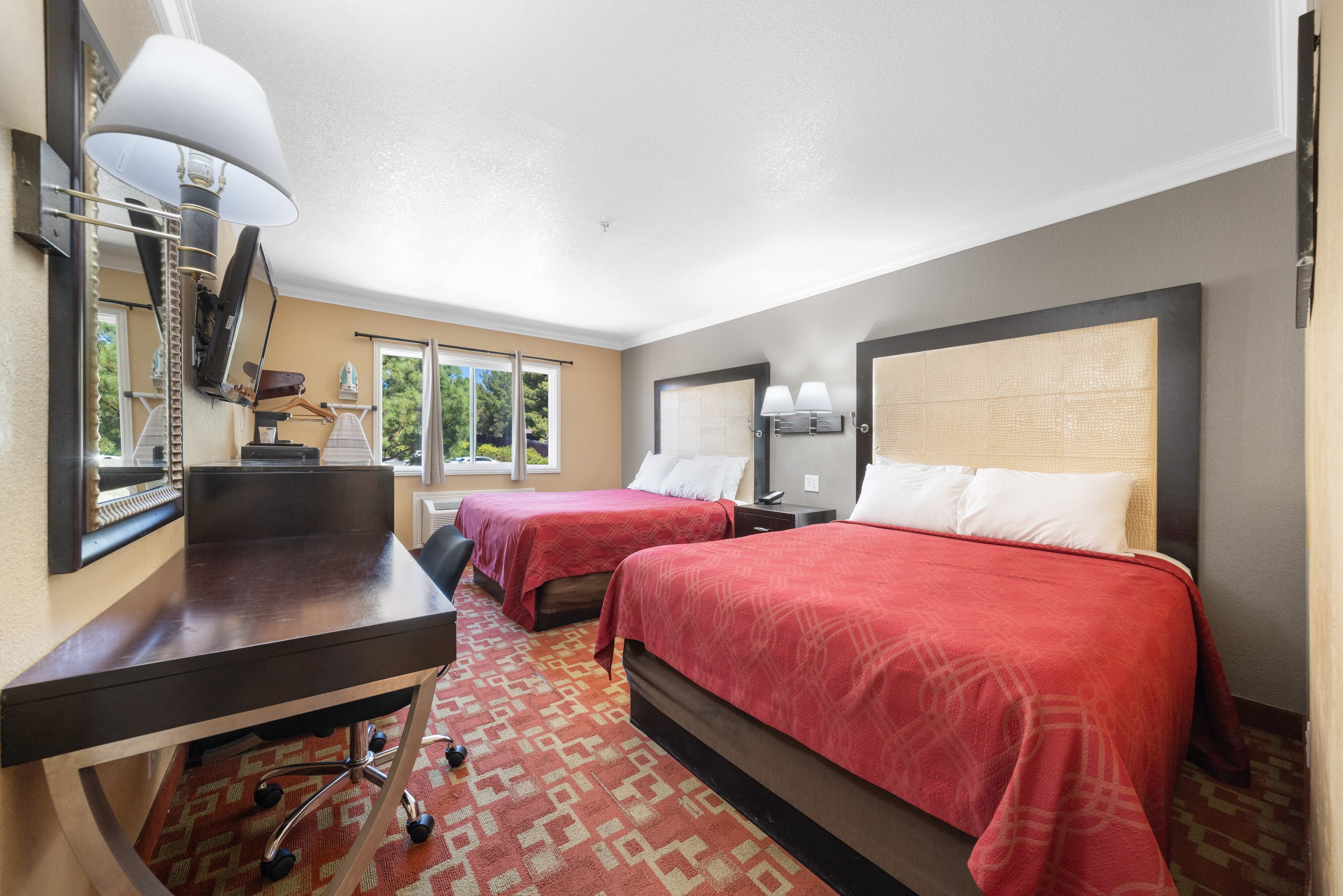 Econo Lodge Inn & Suites Fallbrook Downtown — 15