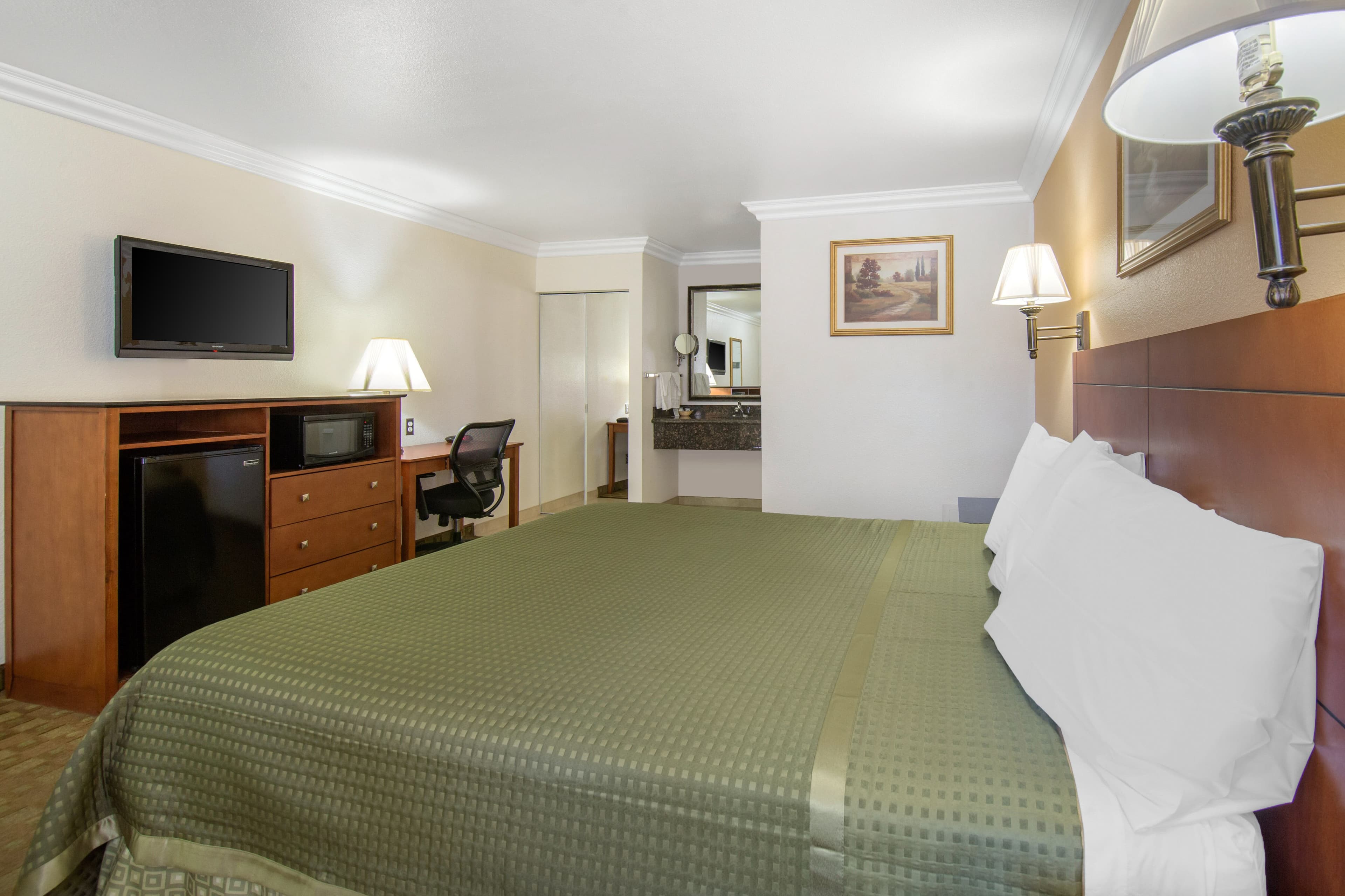 Rodeway Inn Adelanto US 395 - Image 5