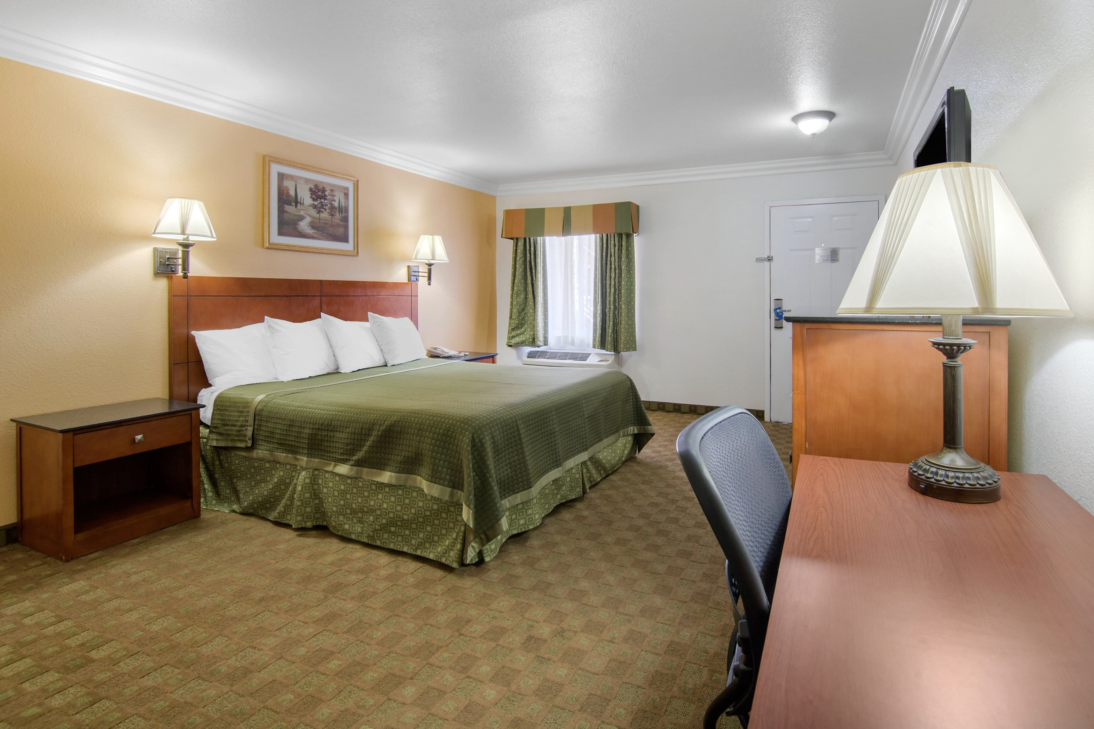 Rodeway Inn Adelanto US 395 — 7