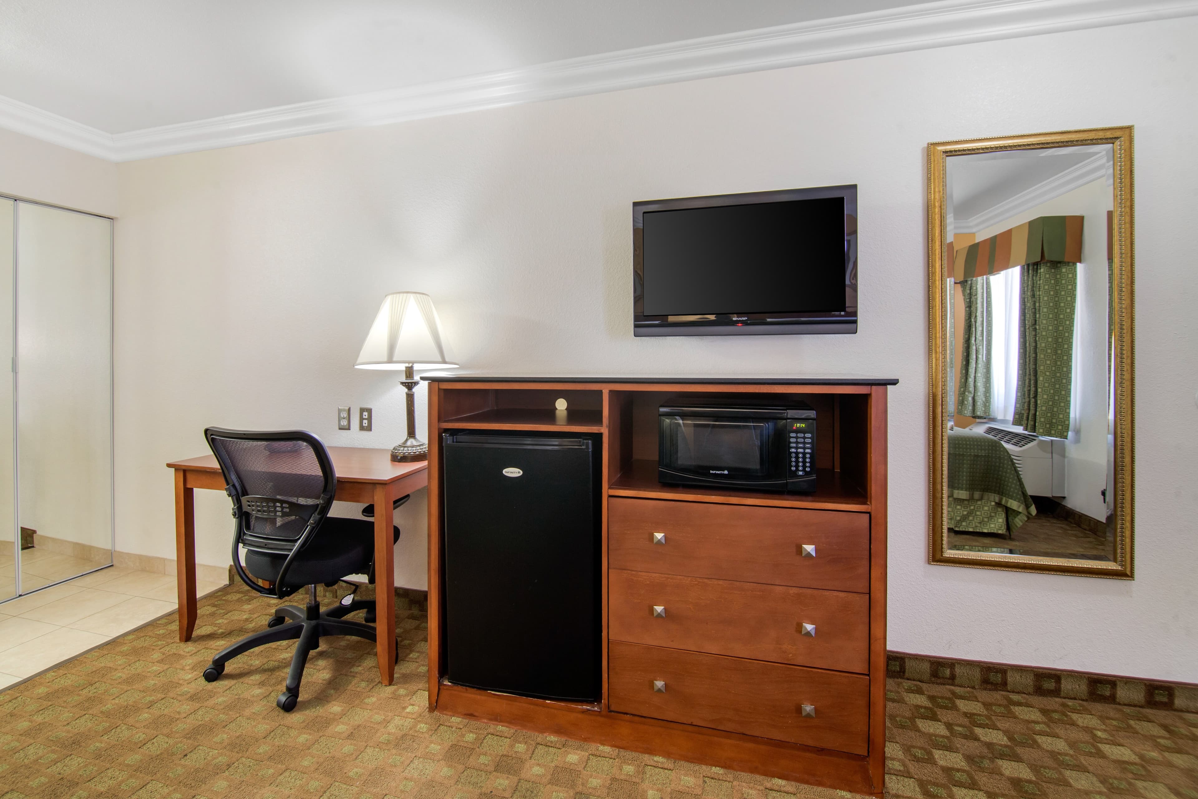 Rodeway Inn Adelanto US 395 — 23