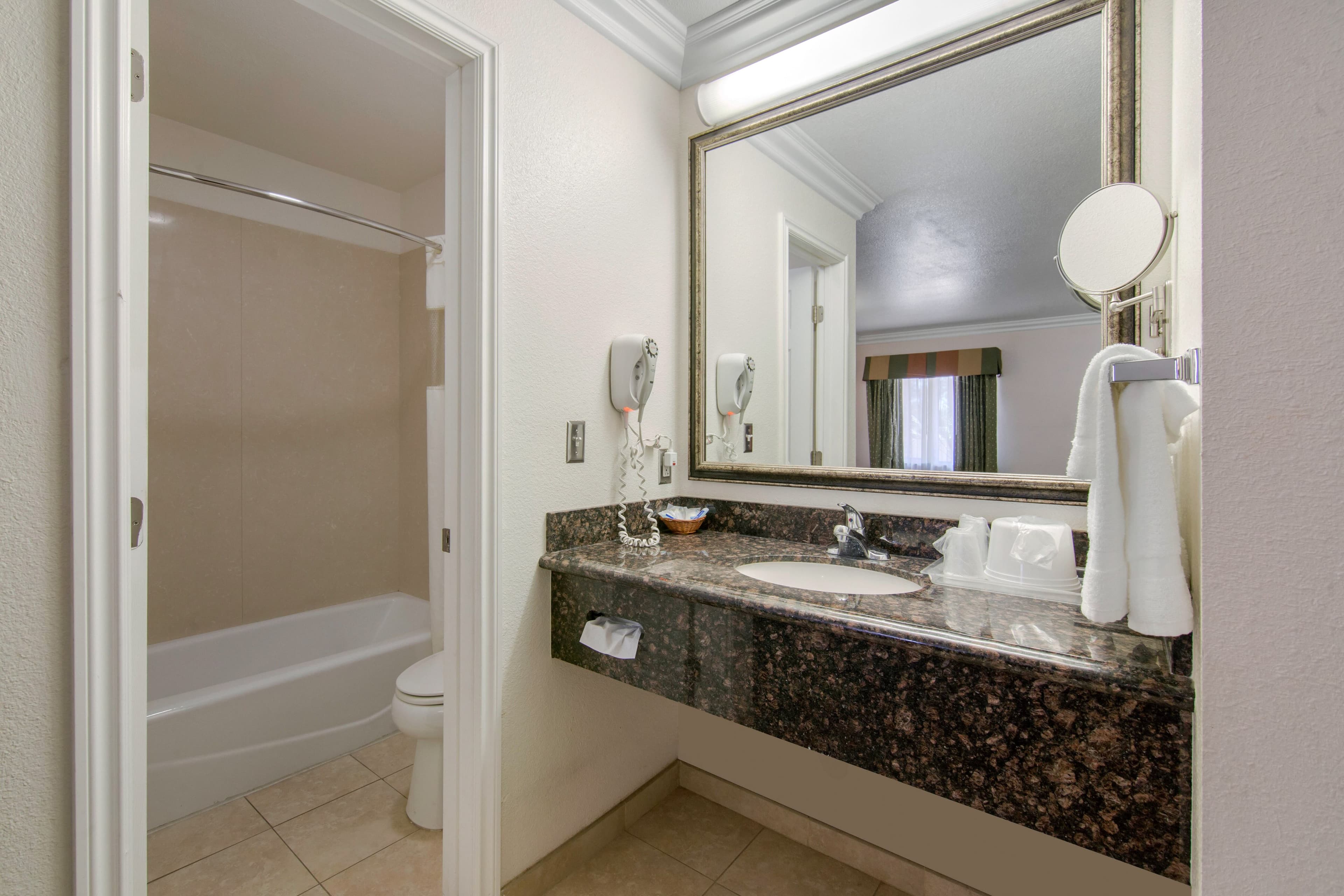 Rodeway Inn Adelanto US 395 — 26