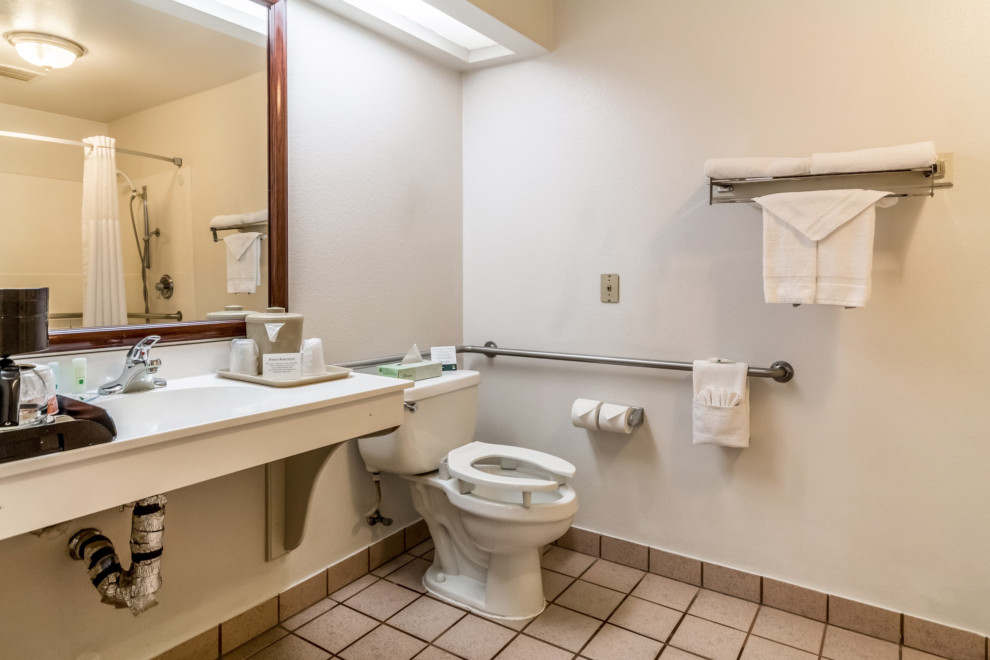 Quality Inn Fresno Near University — 8