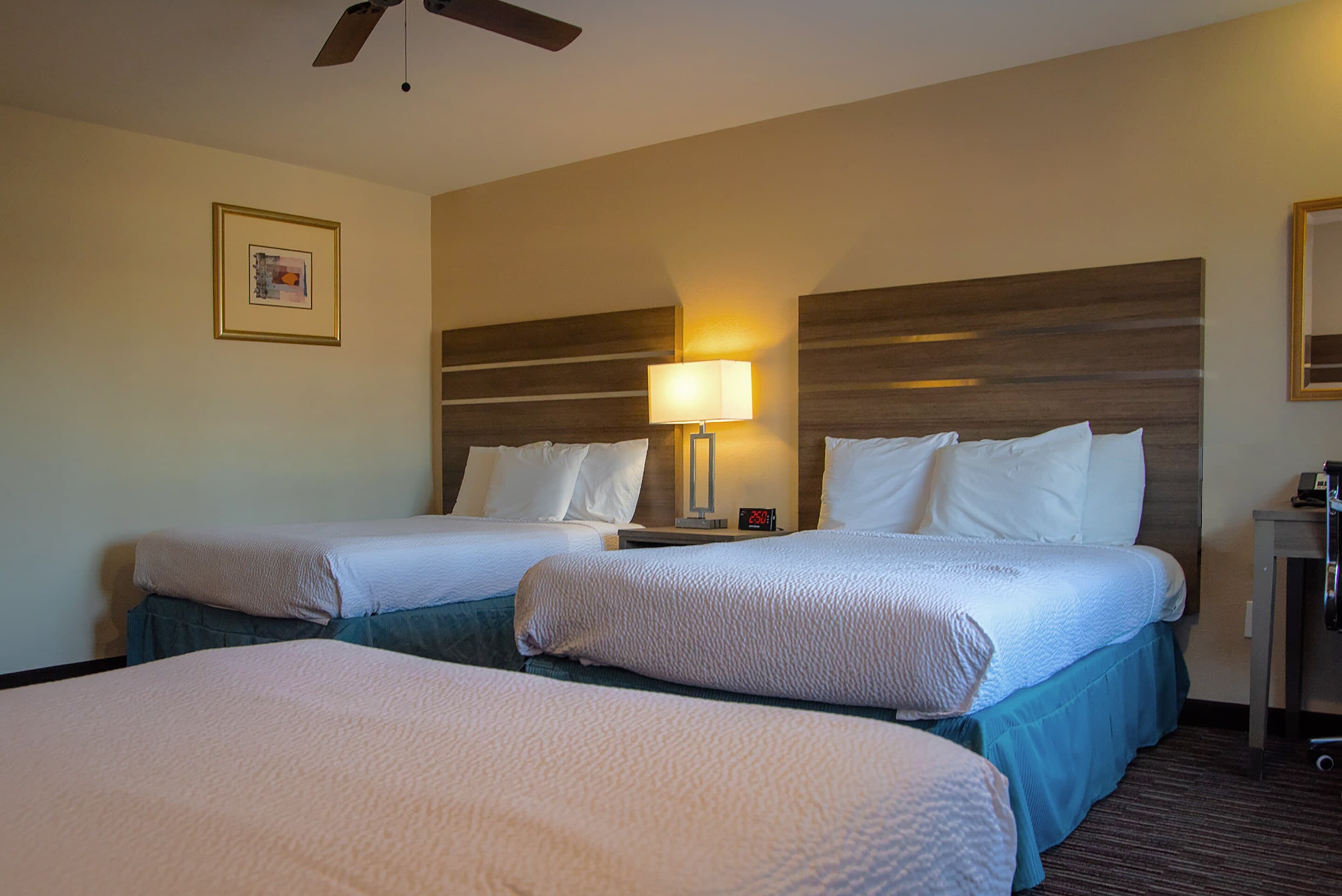 Rodeway Inn Near University-Gateway to Yosemite - Image 2