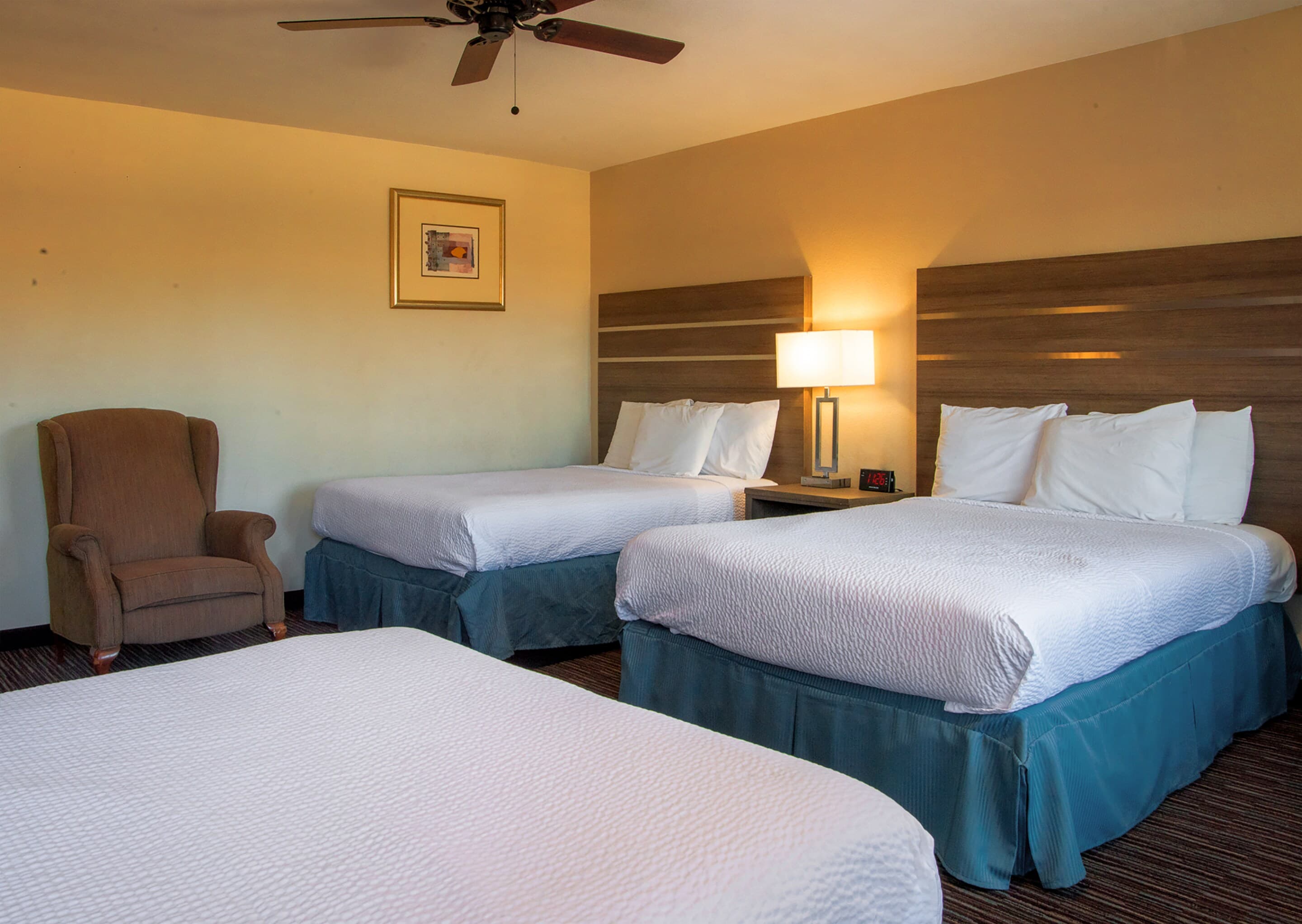 Rodeway Inn Near University-Gateway to Yosemite - Image 5