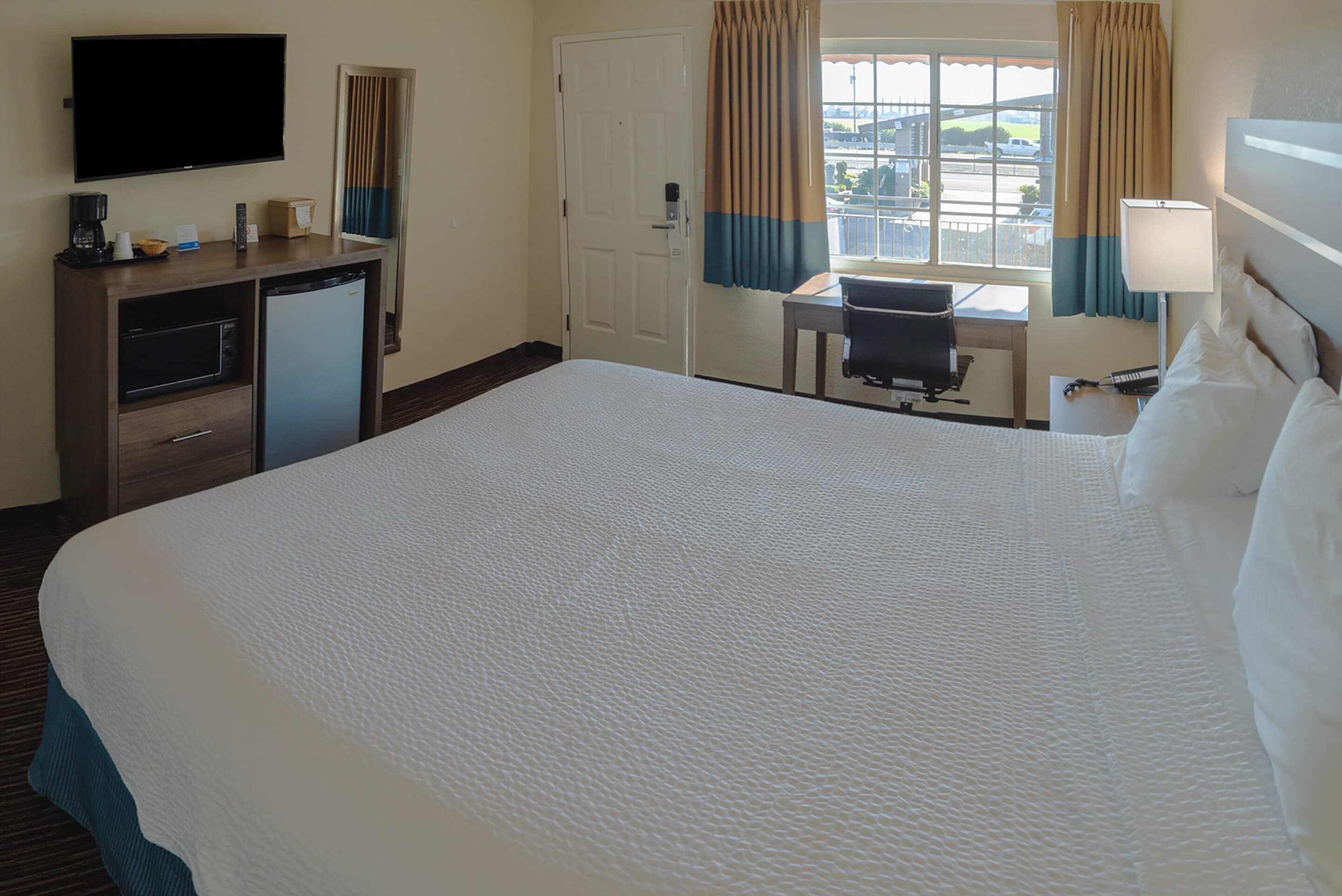 Rodeway Inn Near University-Gateway to Yosemite — 7