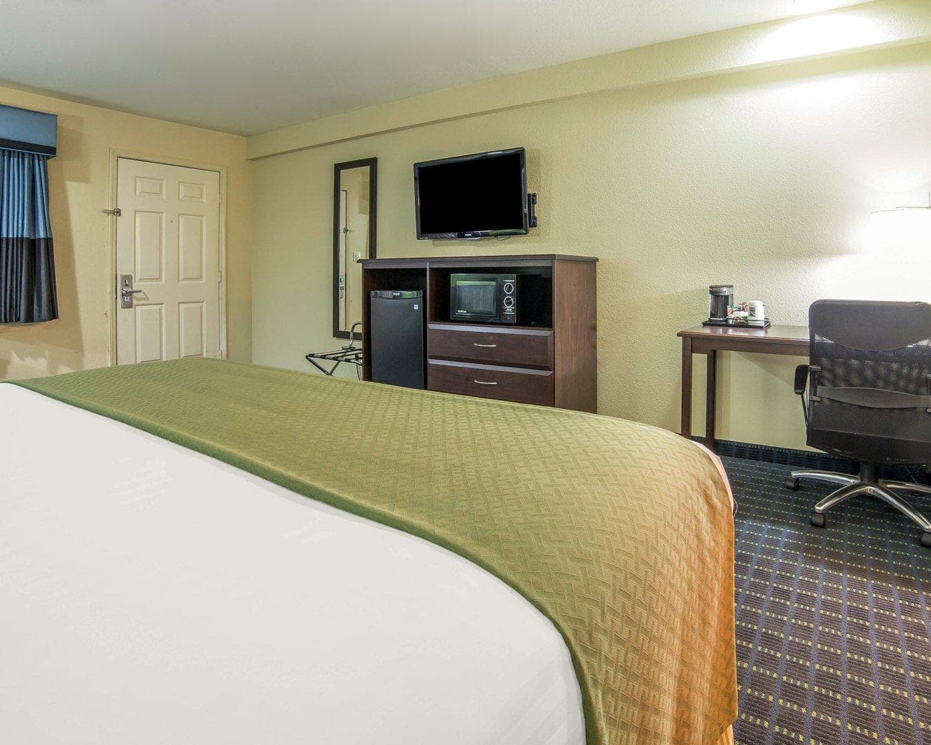 Quality Inn Needles - Image 4