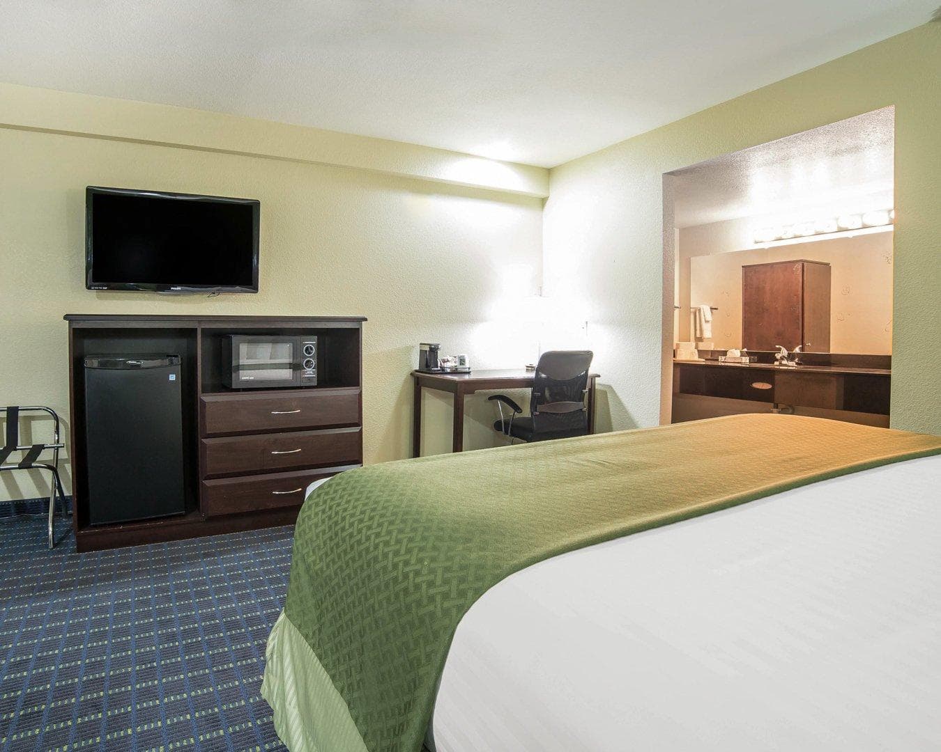 Quality Inn Needles - Image 5