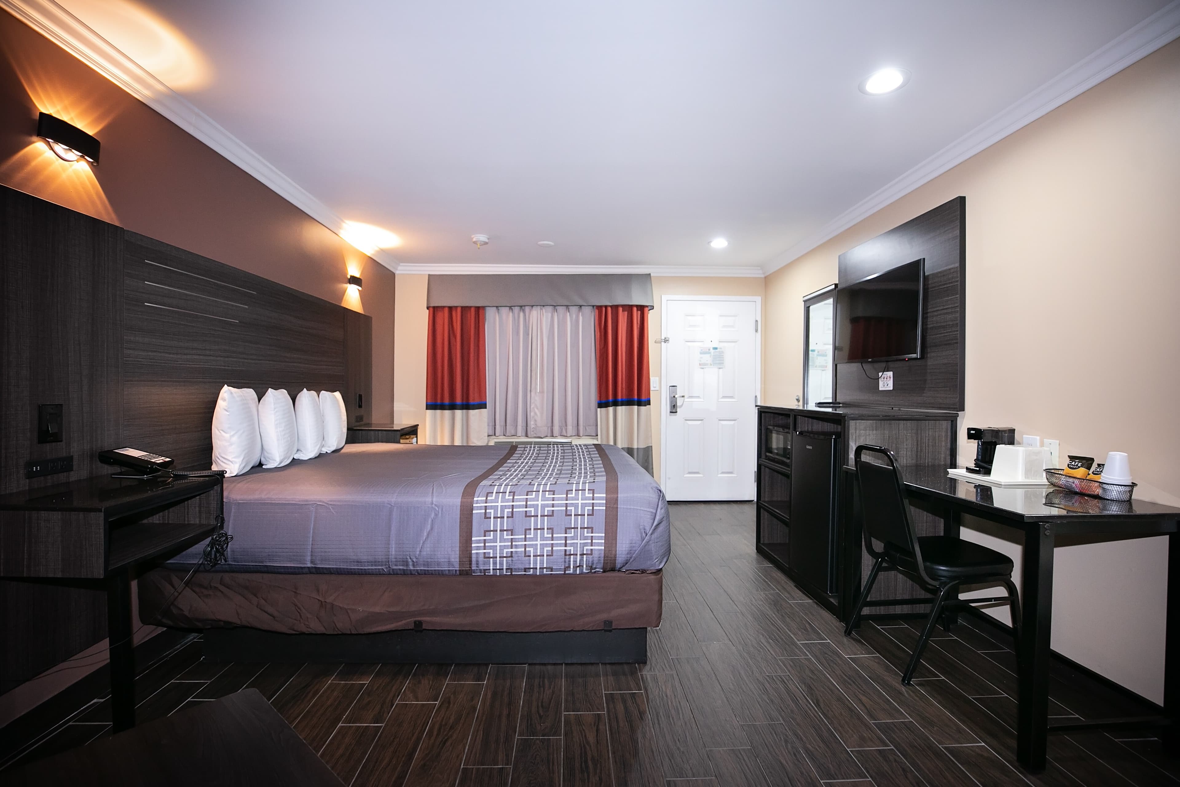 Rodeway Inn & Suites Bellflower - Image 4