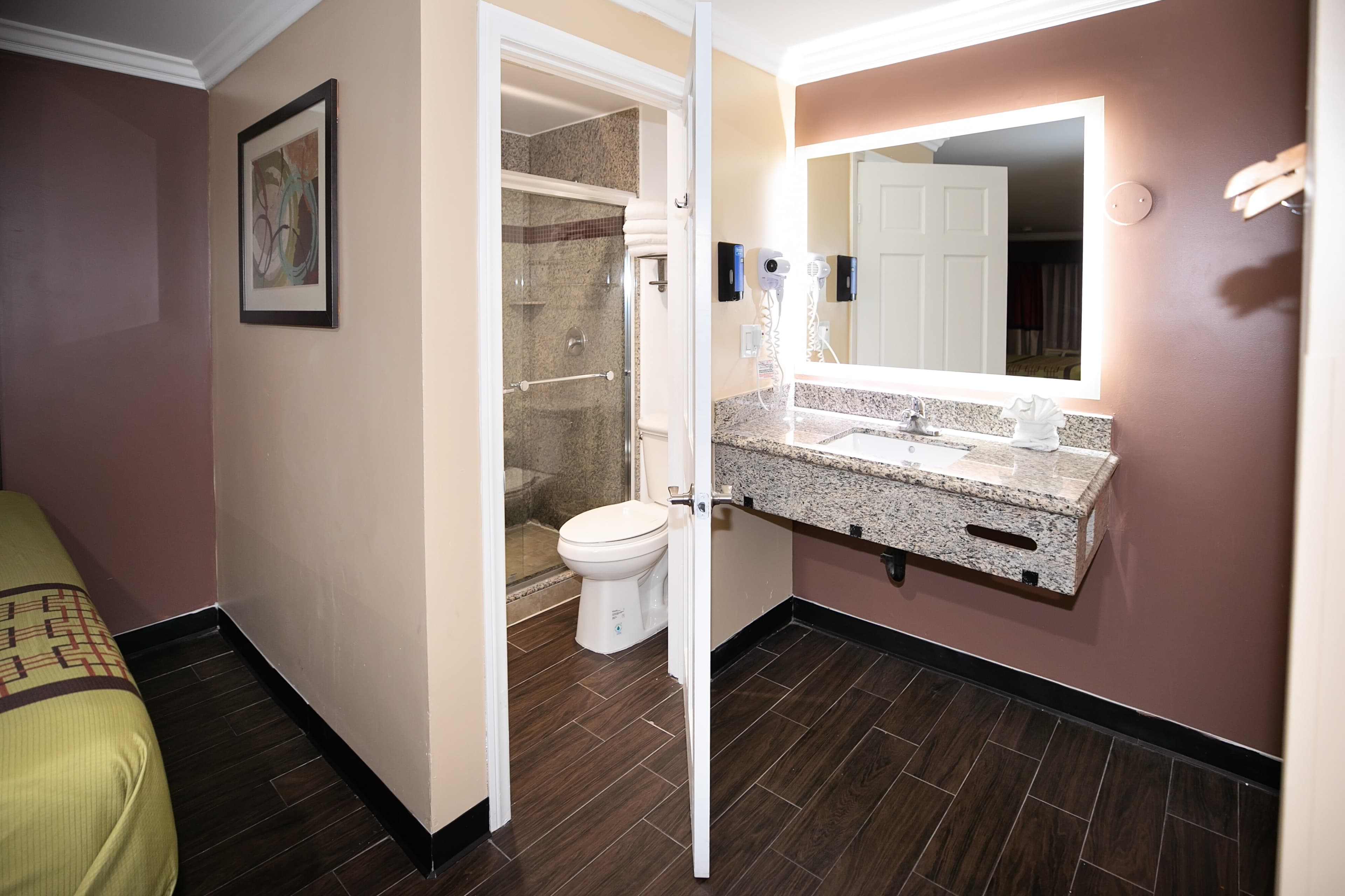 Rodeway Inn & Suites Bellflower — 13