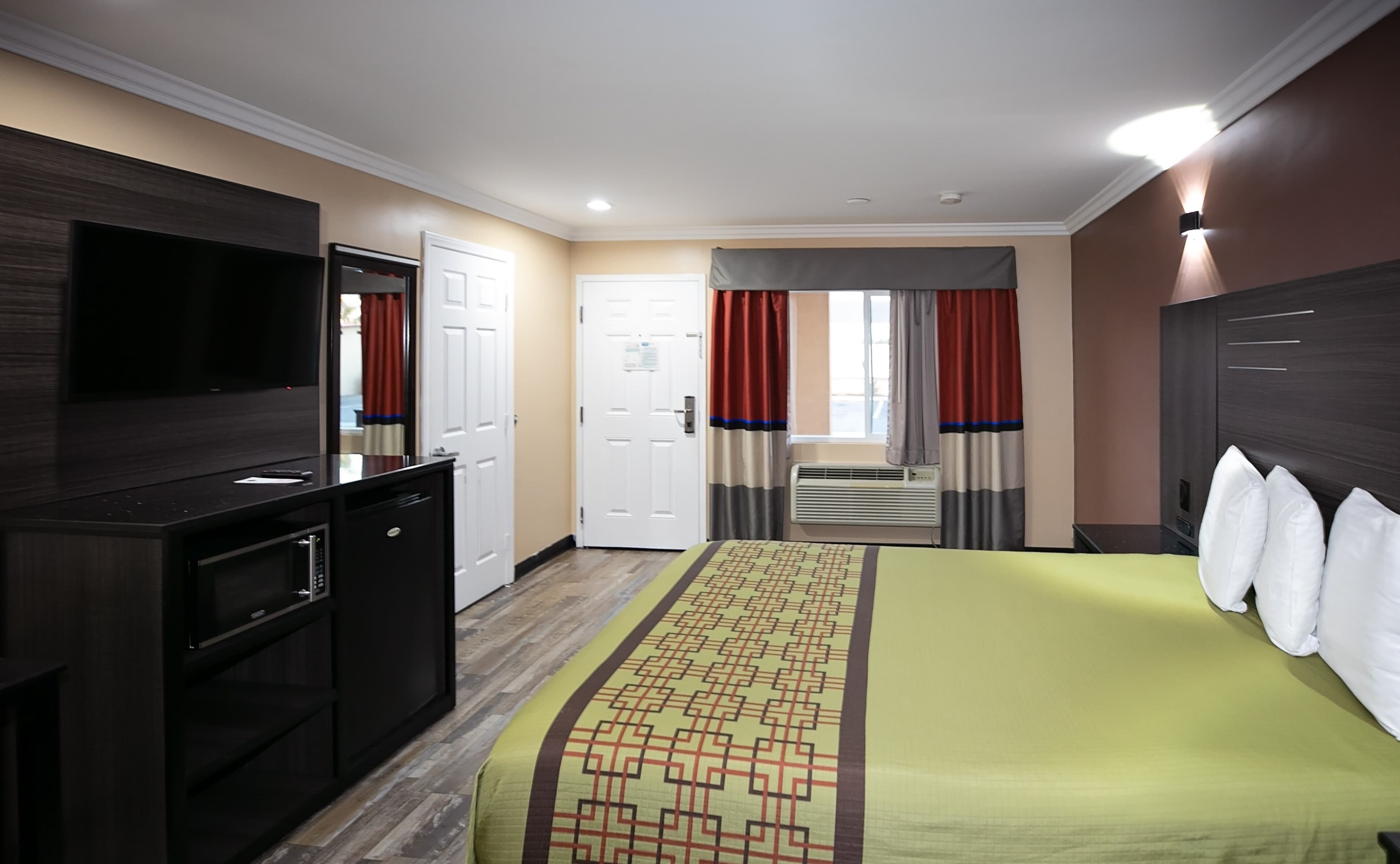 Rodeway Inn & Suites Bellflower — 8