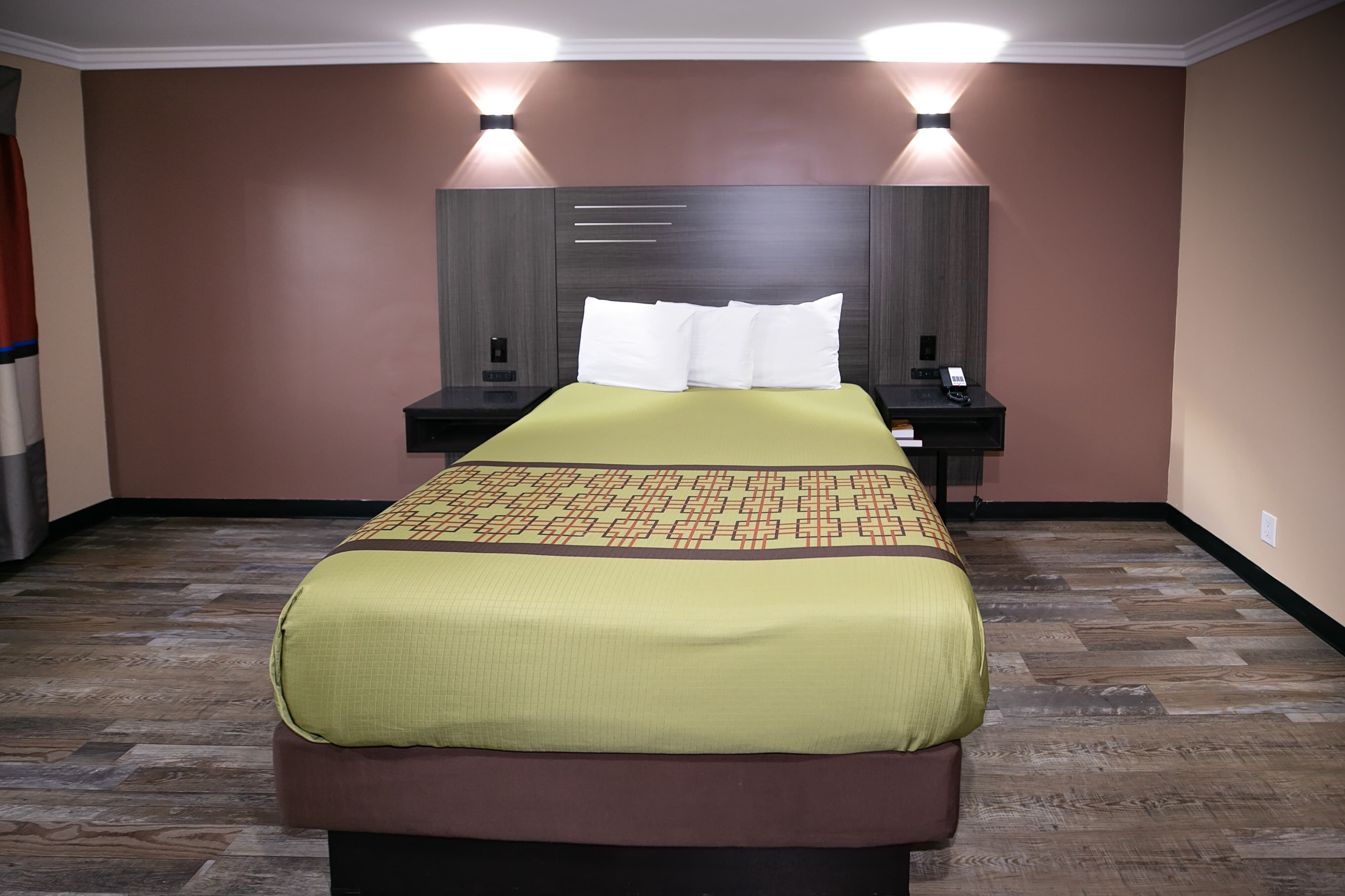 Rodeway Inn & Suites Bellflower — 9