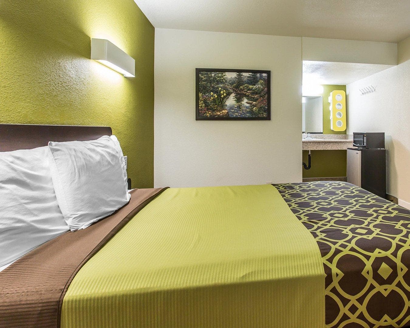 Rodeway Inn Downtown Hanford — 13