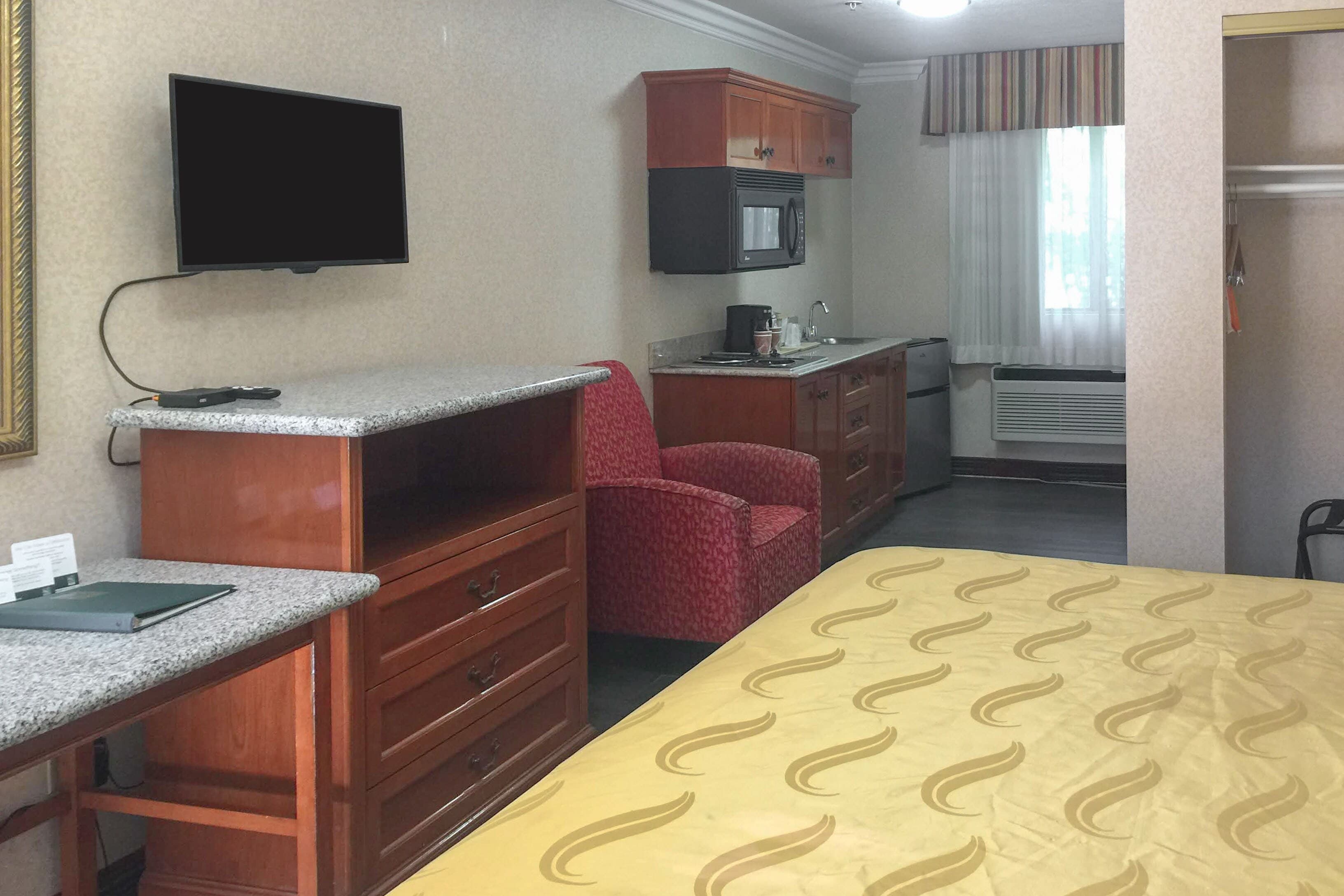 Quality Inn & Suites Oceanside Near Camp Pendleton — 9