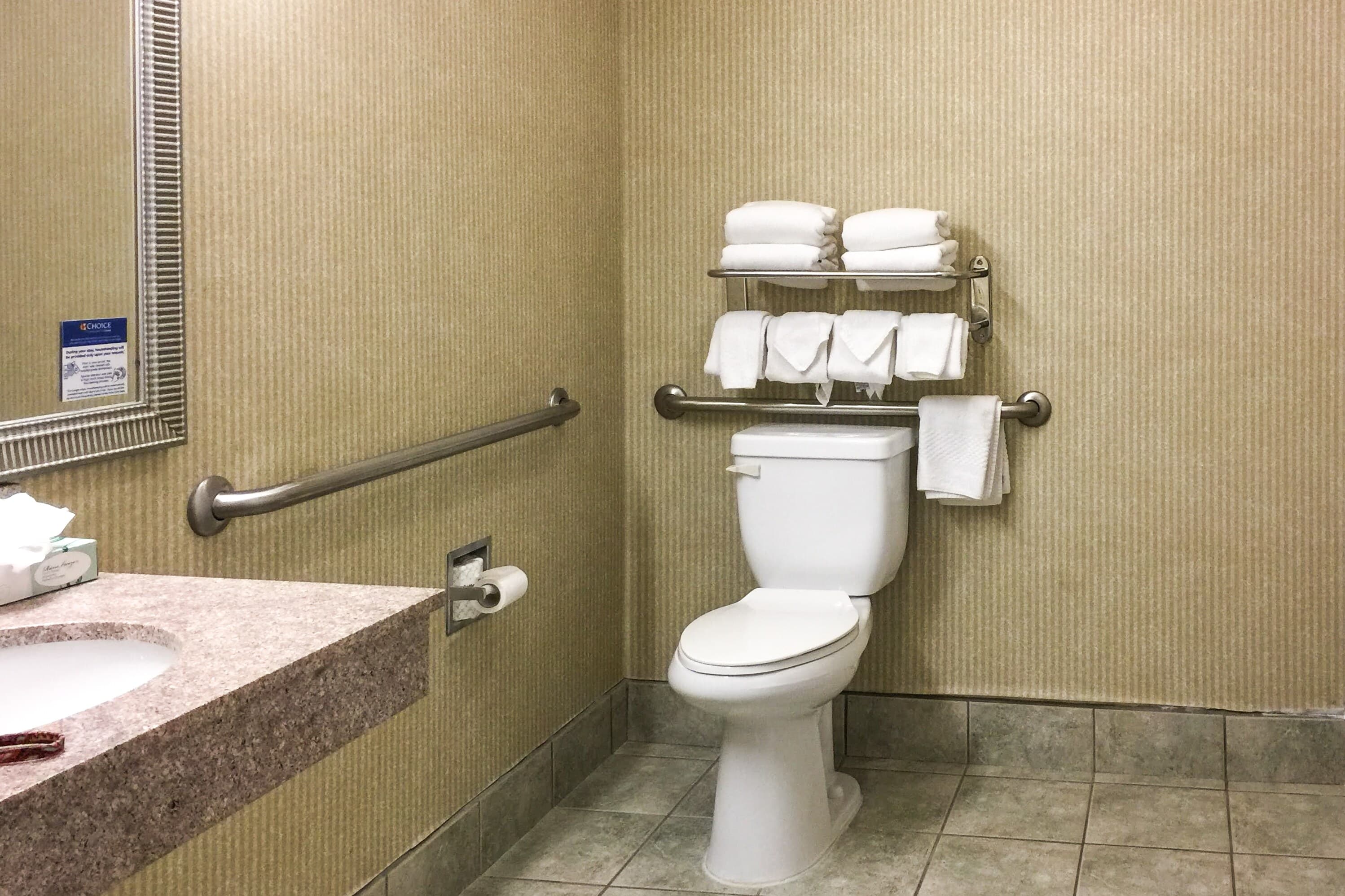 Quality Inn & Suites Oceanside Near Camp Pendleton — 20