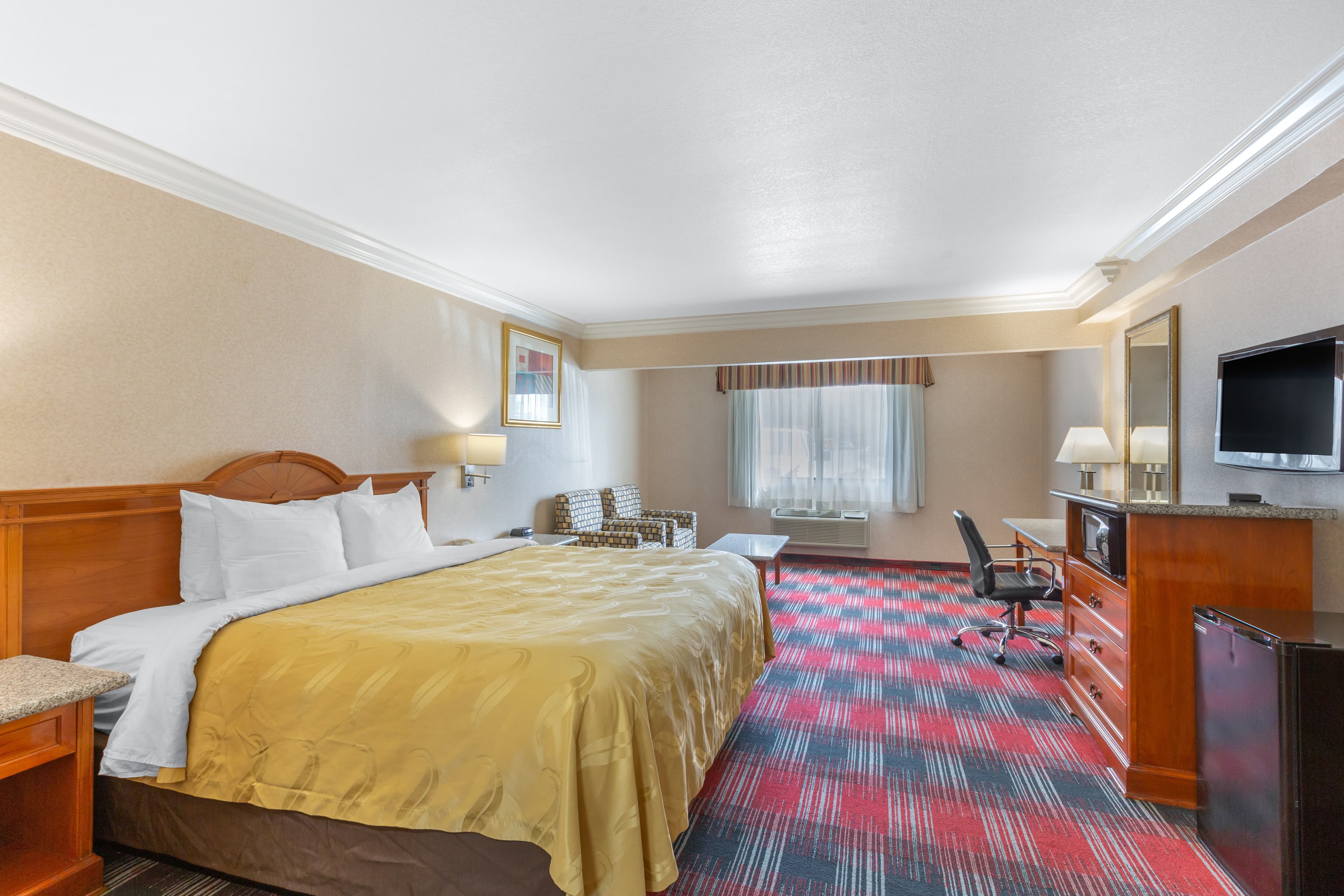 Quality Inn & Suites Oceanside Near Camp Pendleton - Image 4