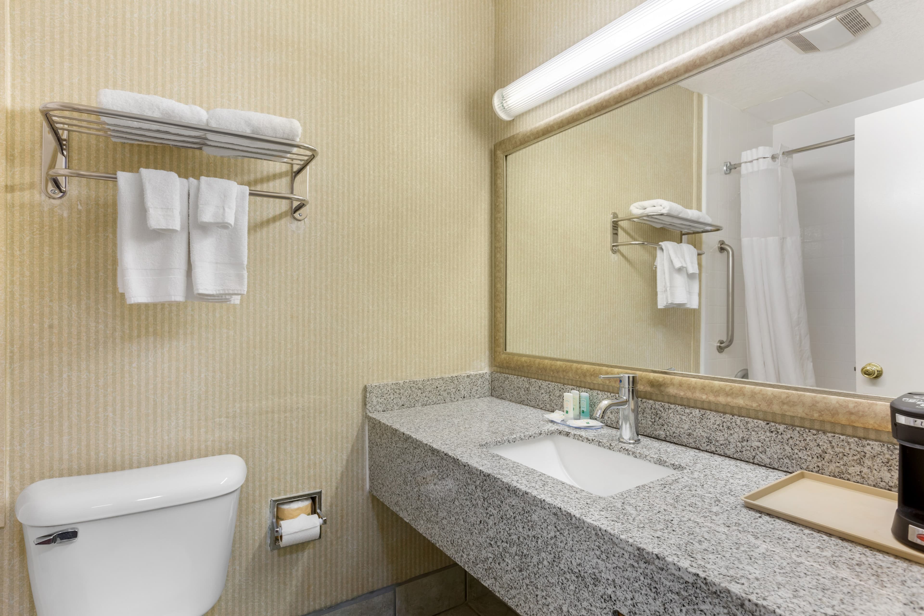 Quality Inn & Suites Oceanside Near Camp Pendleton — 6