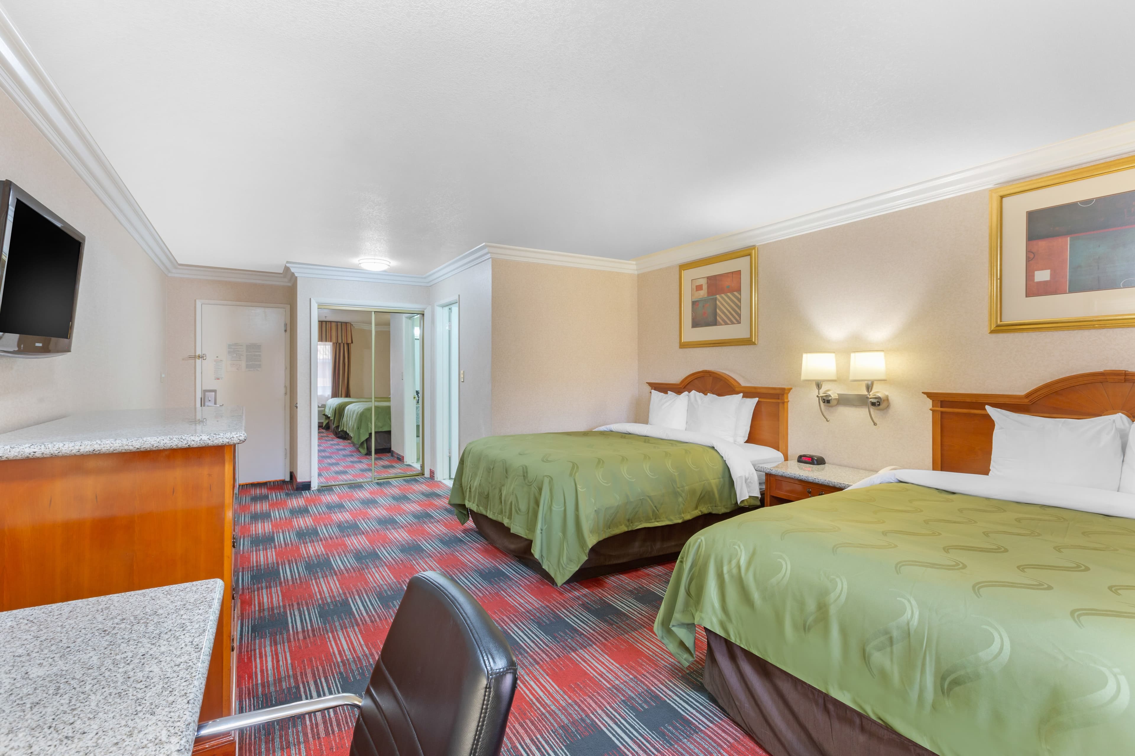 Quality Inn & Suites Oceanside Near Camp Pendleton — 15