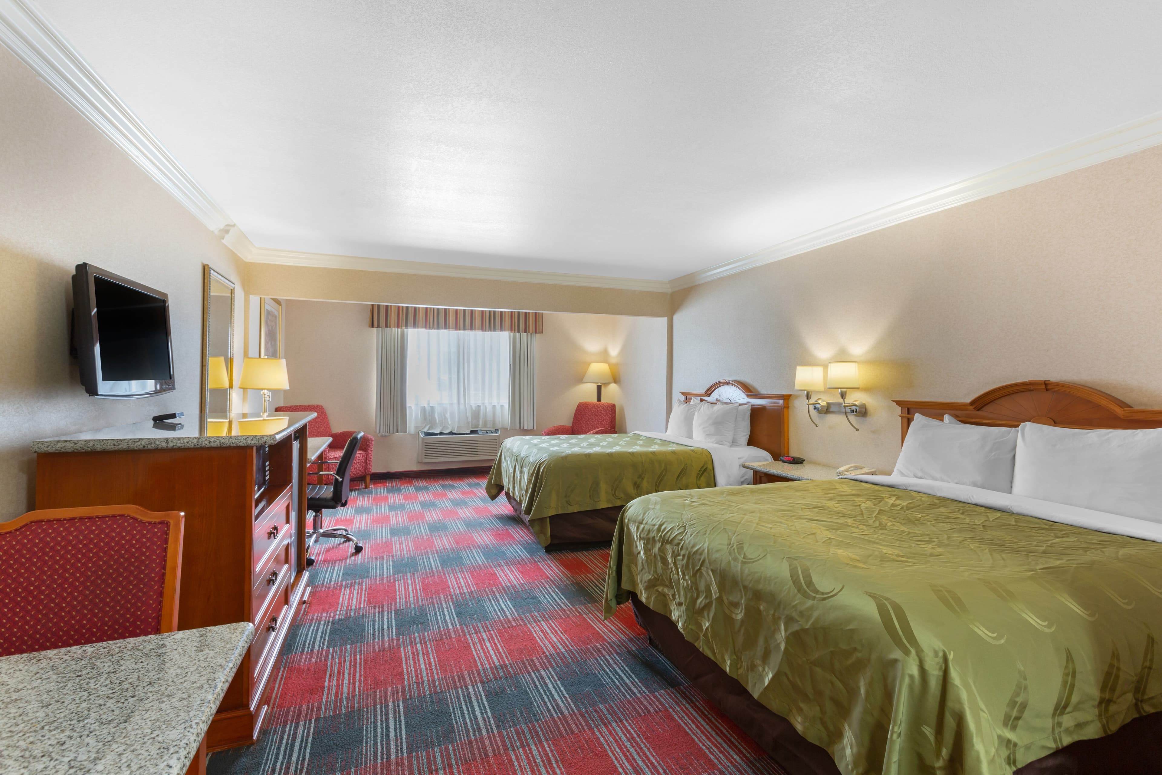 Quality Inn & Suites Oceanside Near Camp Pendleton — 12