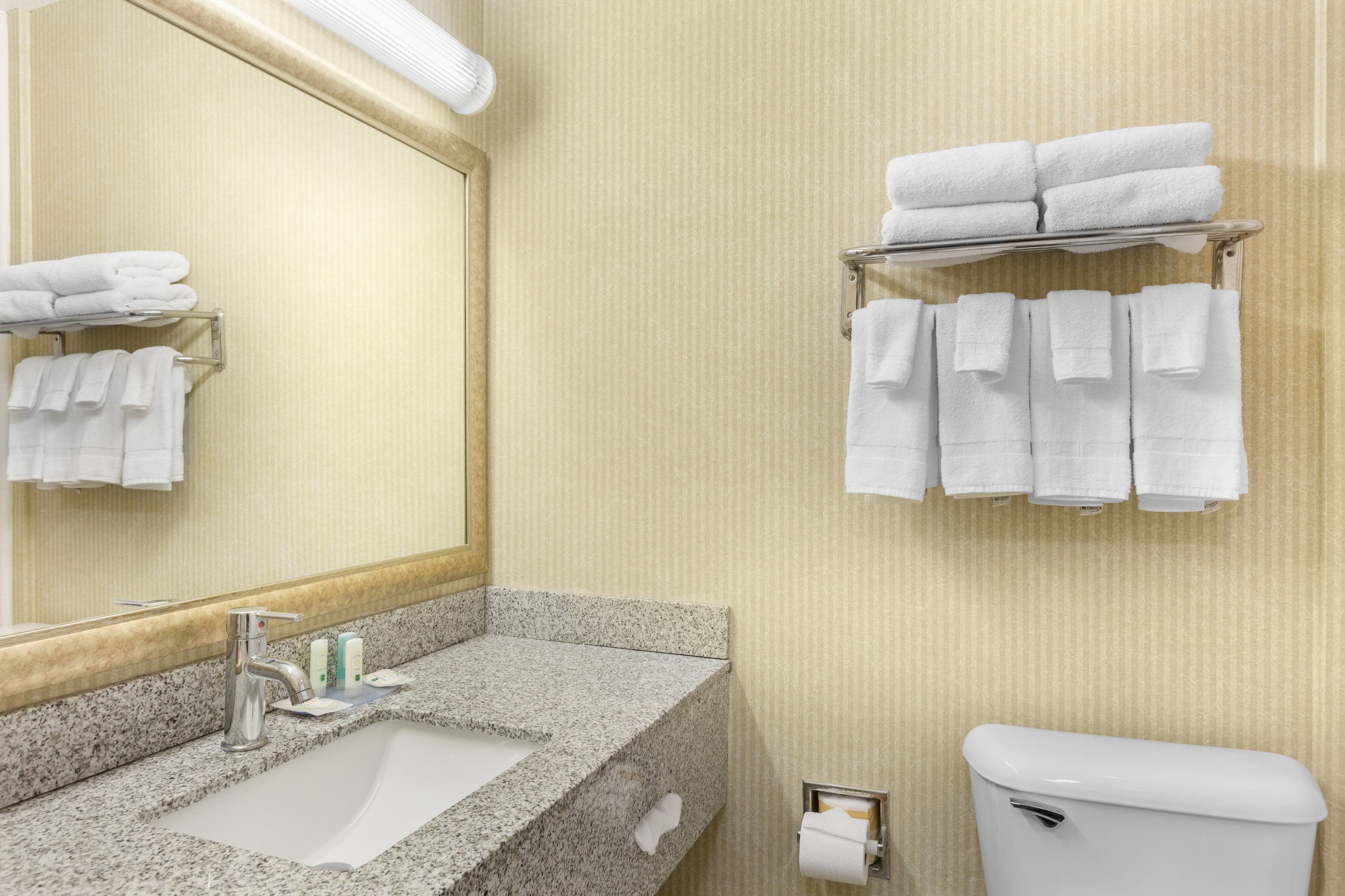 Quality Inn & Suites Oceanside Near Camp Pendleton — 17