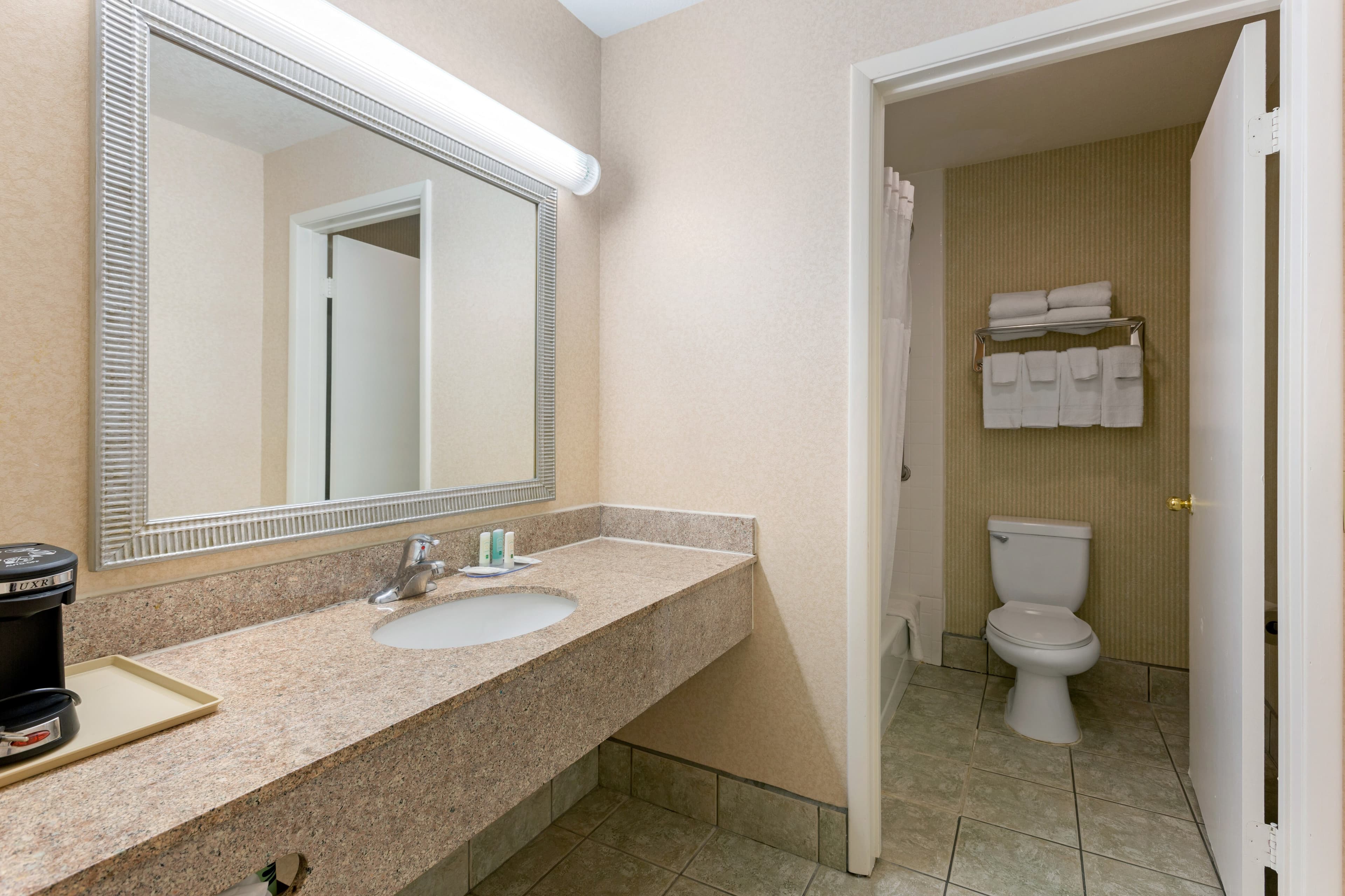 Quality Inn & Suites Oceanside Near Camp Pendleton — 33