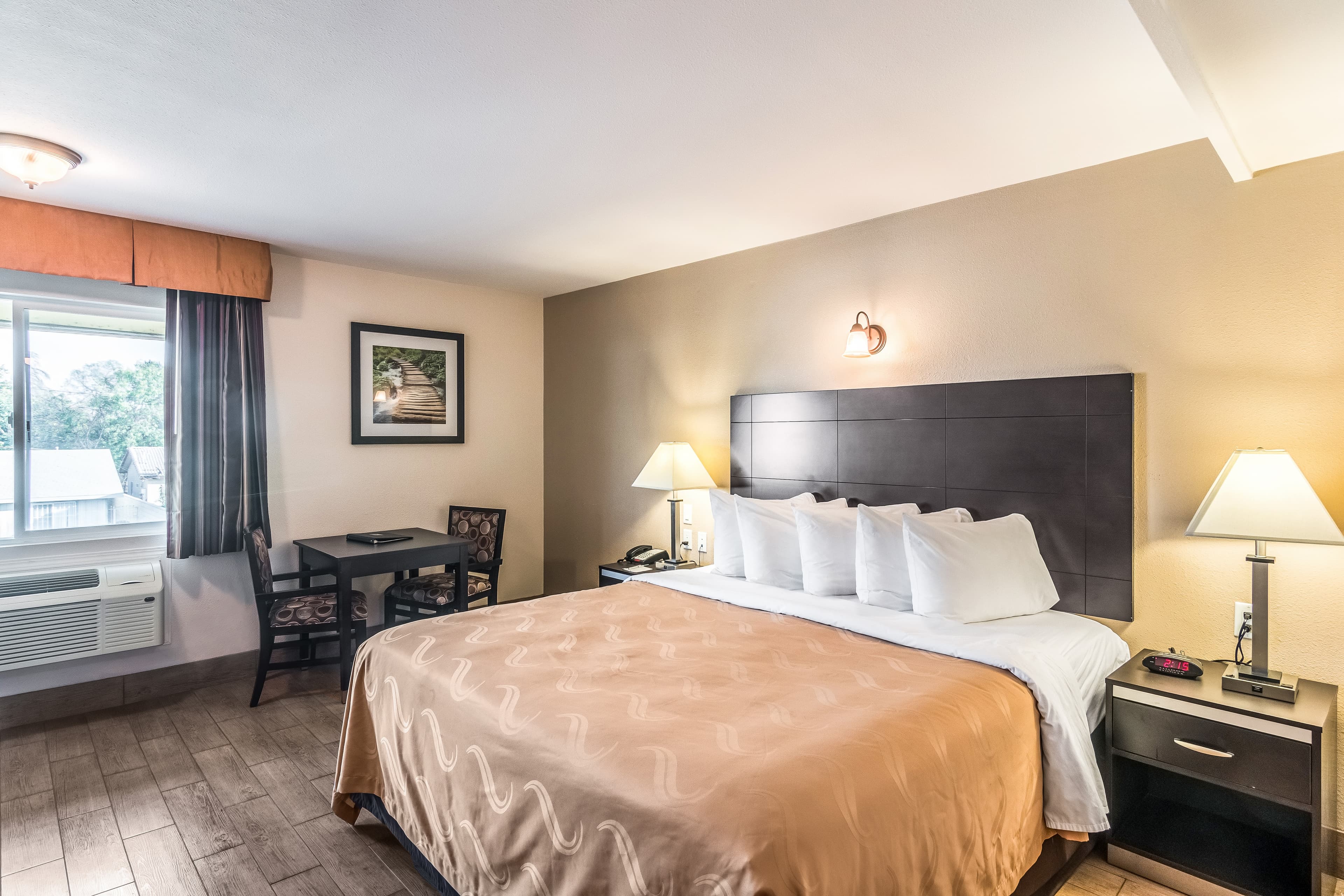 Quality Inn & Suites near Downtown Bakersfield - Image 5