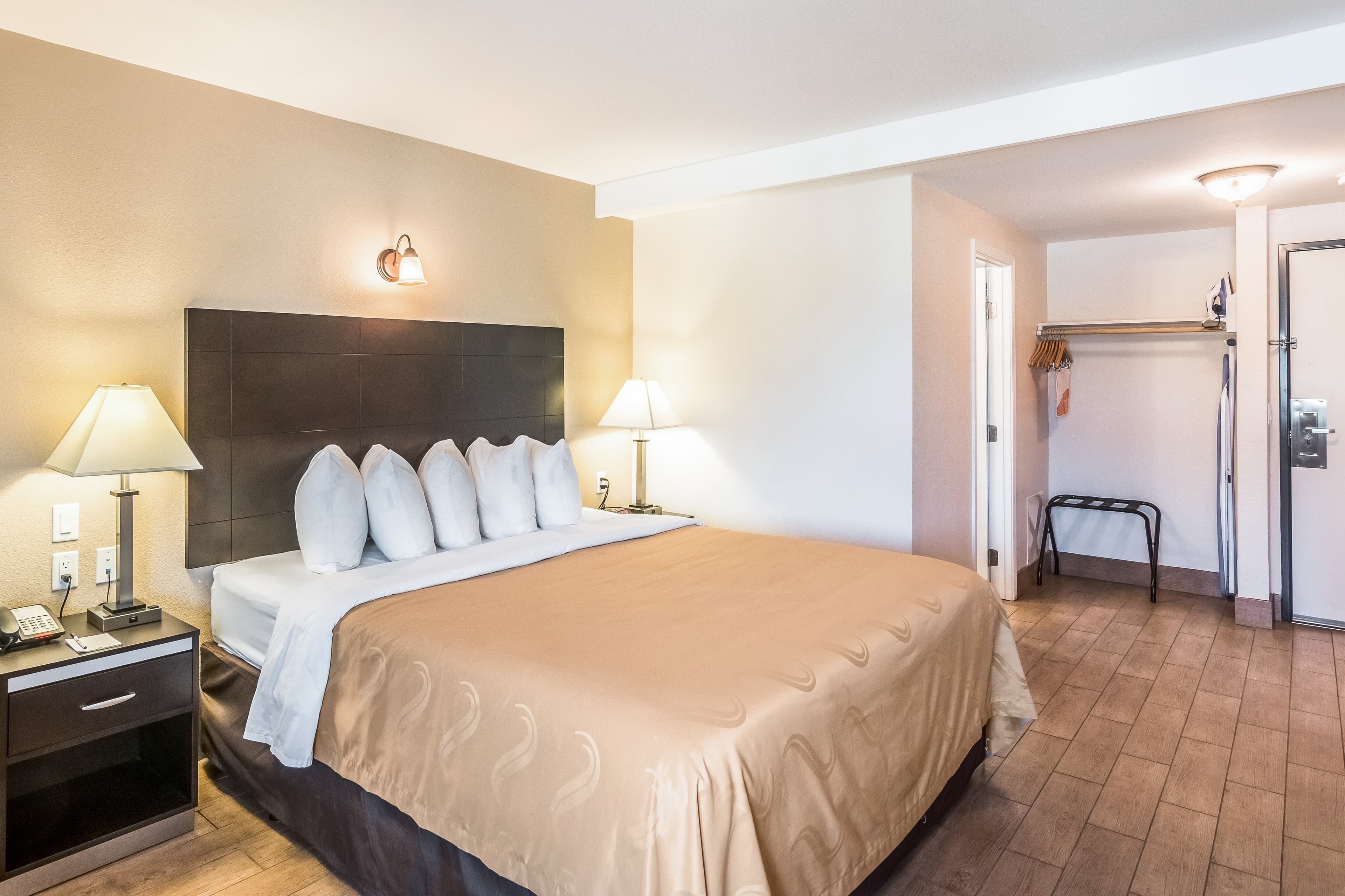 Quality Inn & Suites near Downtown Bakersfield — 6