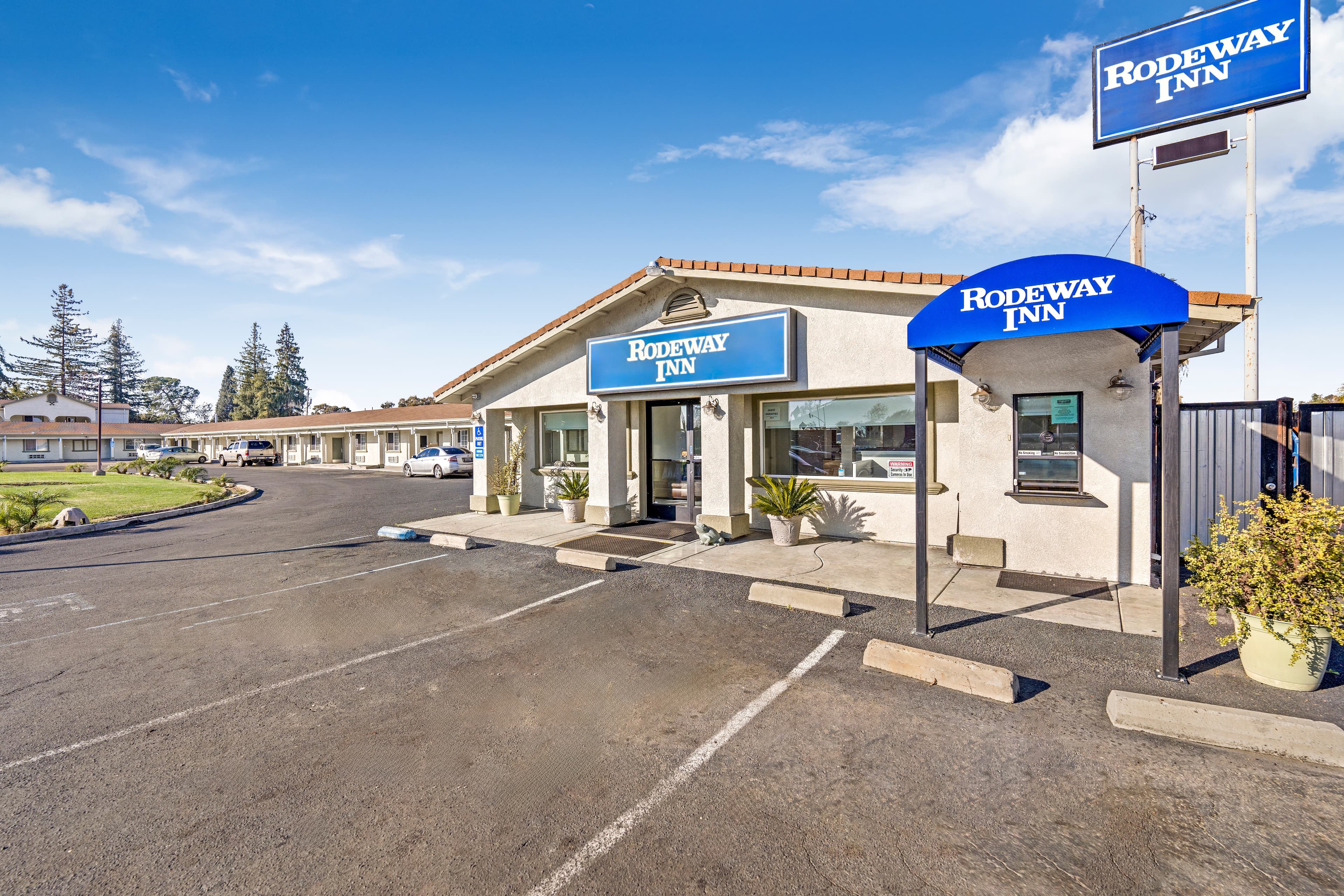 Rodeway Inn Stockton Highway 99 - Image 1