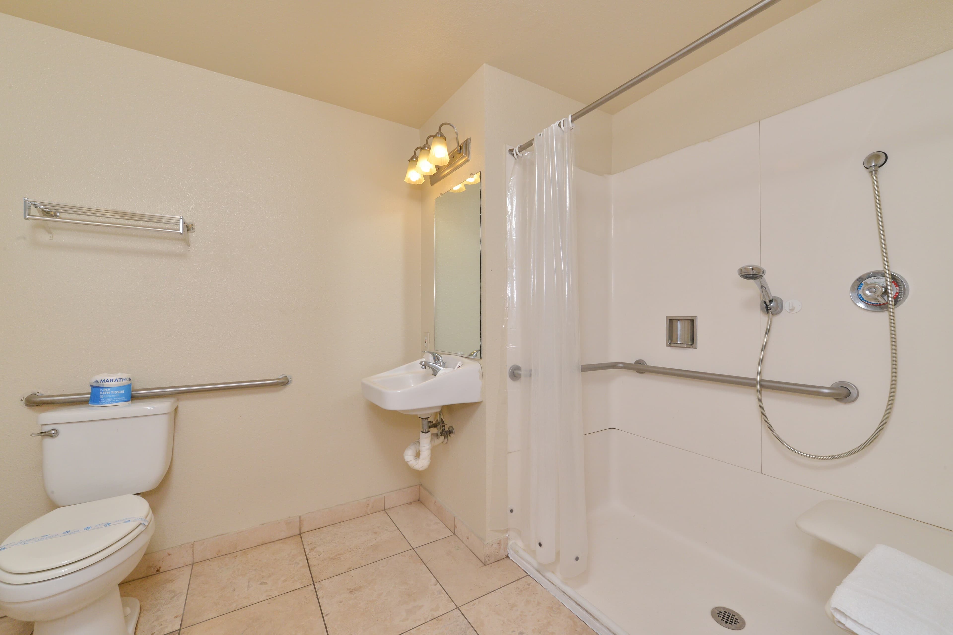 Rodeway Inn Stockton Highway 99 - Image 4