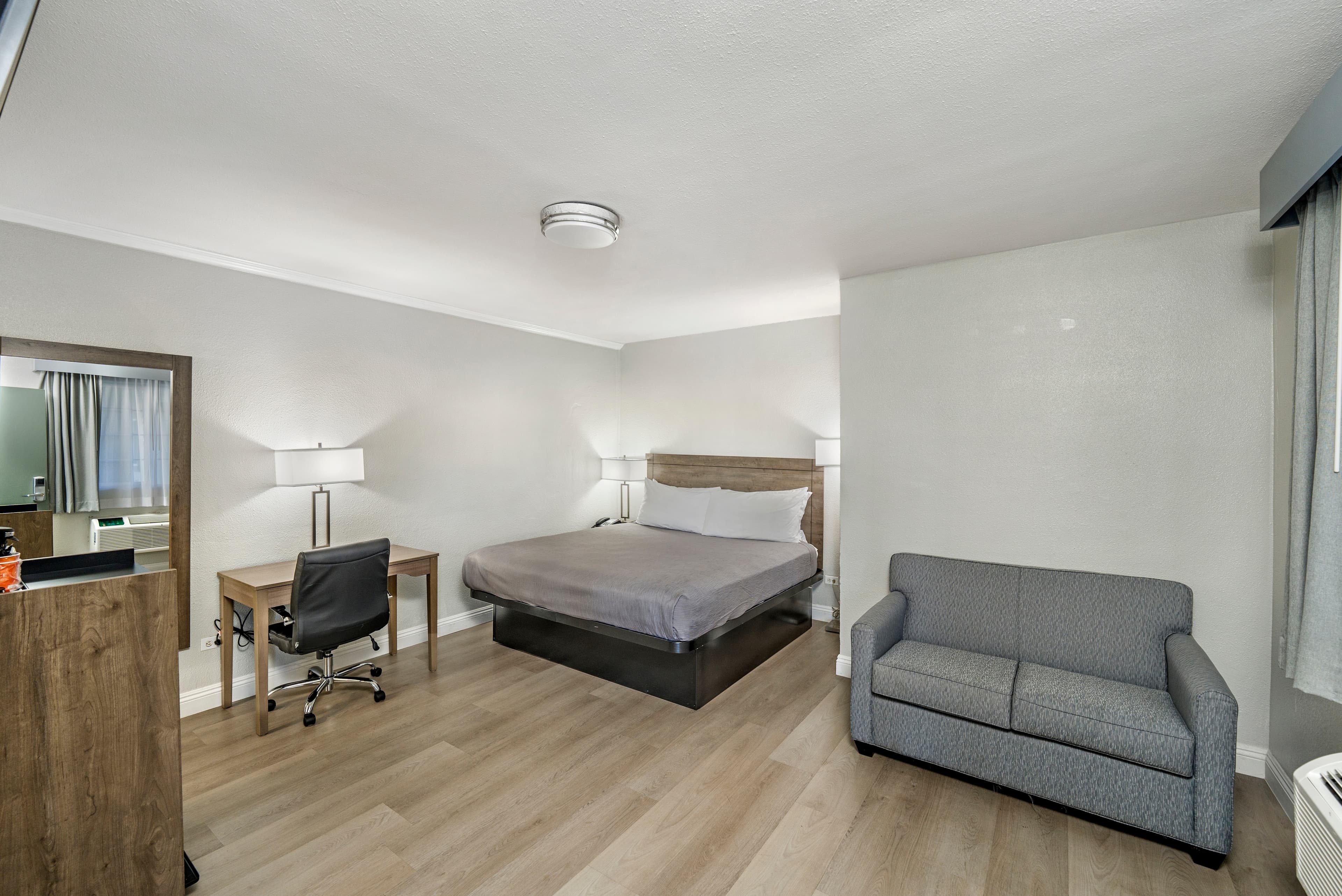 Rodeway Inn Stockton Highway 99 — 8