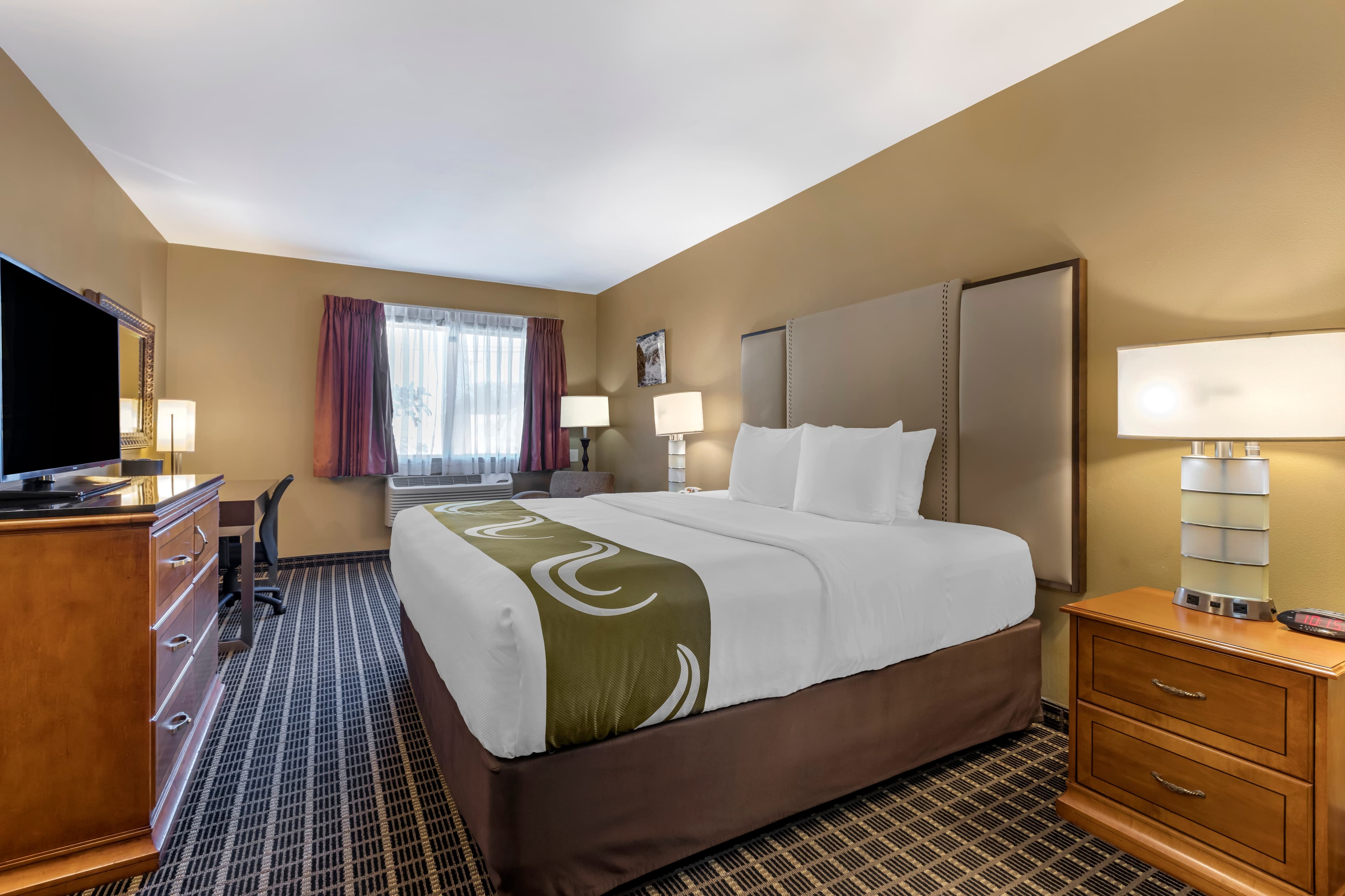 Quality Inn & Suites Westminster Seal Beach - Image 2