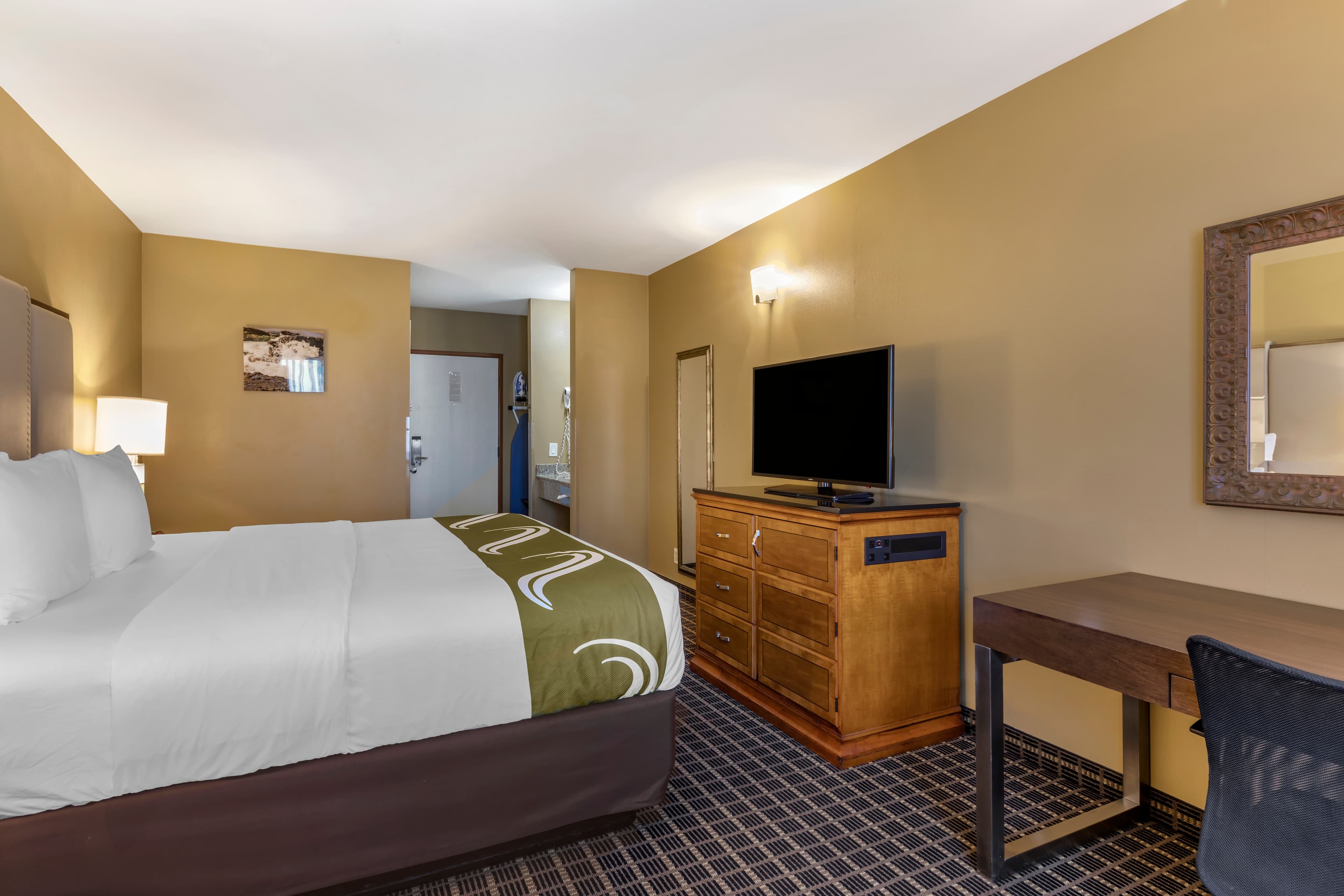 Quality Inn & Suites Westminster Seal Beach - Image 4