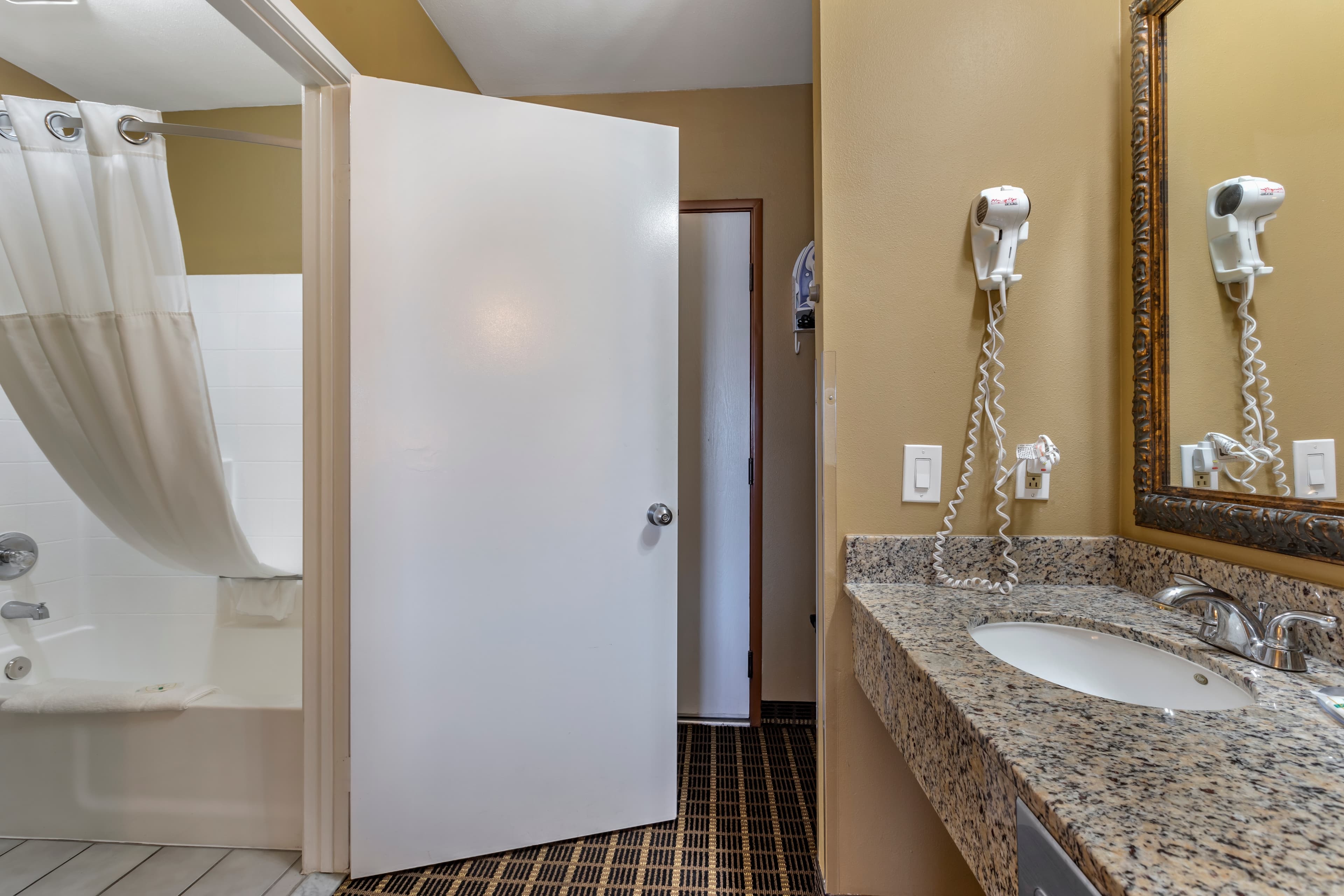 Quality Inn & Suites Westminster Seal Beach - Image 5