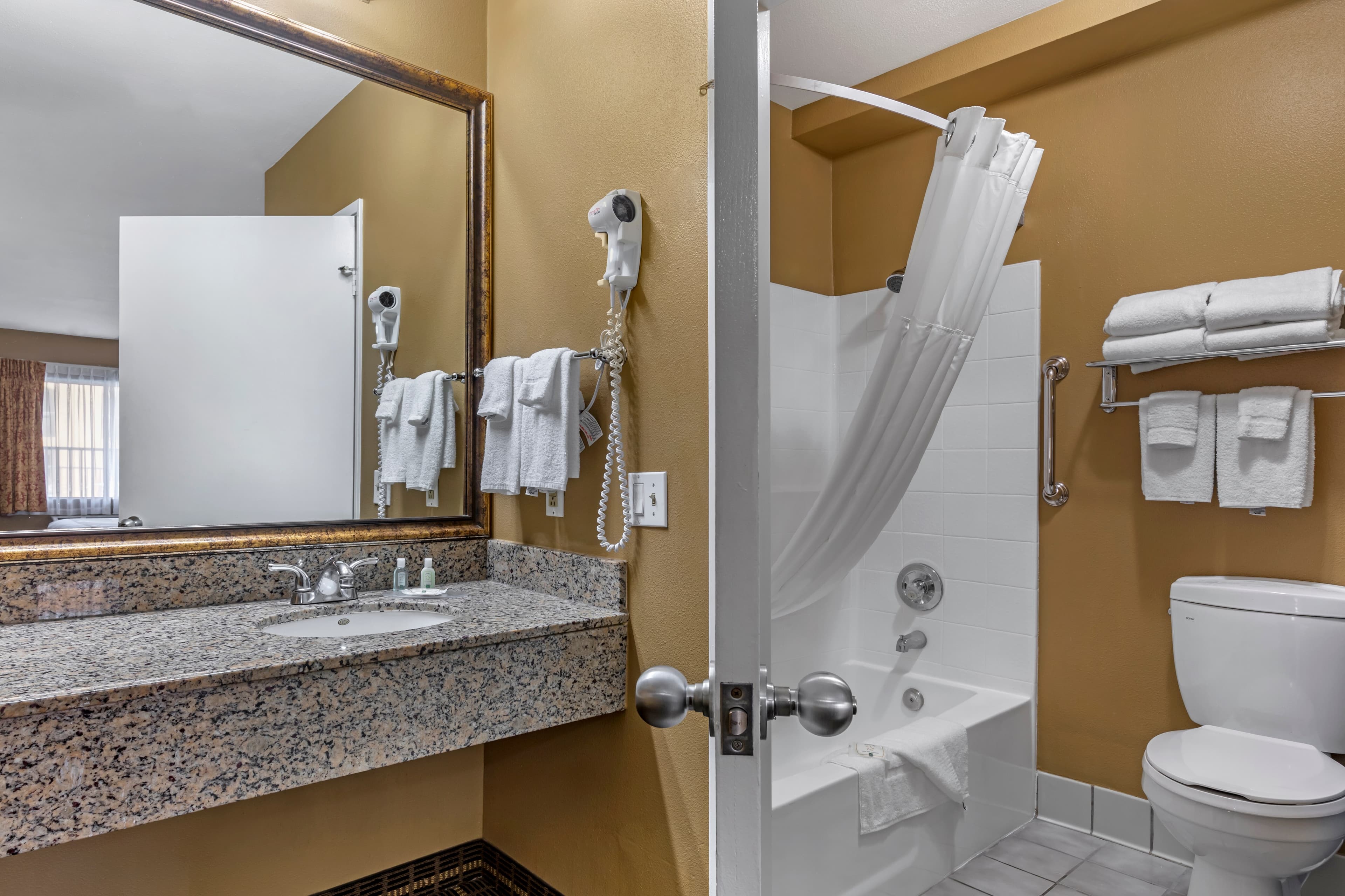 Quality Inn & Suites Westminster Seal Beach — 21