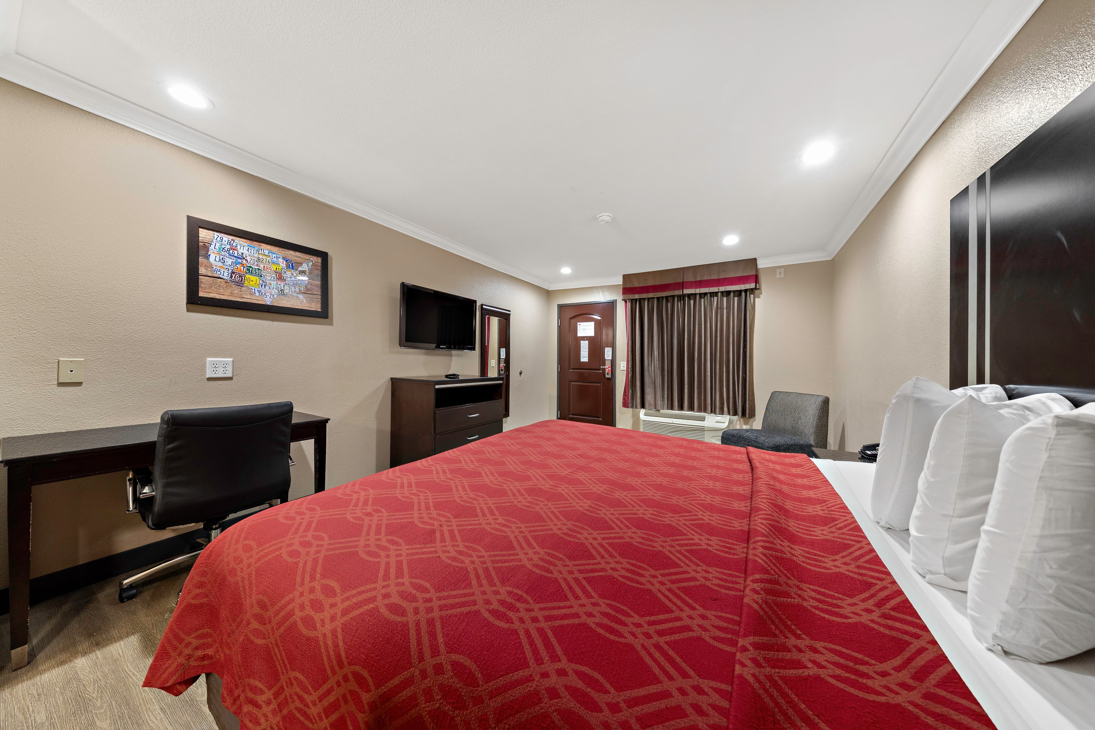 Econo Lodge Inn & Suites Escondido Downtown — 6