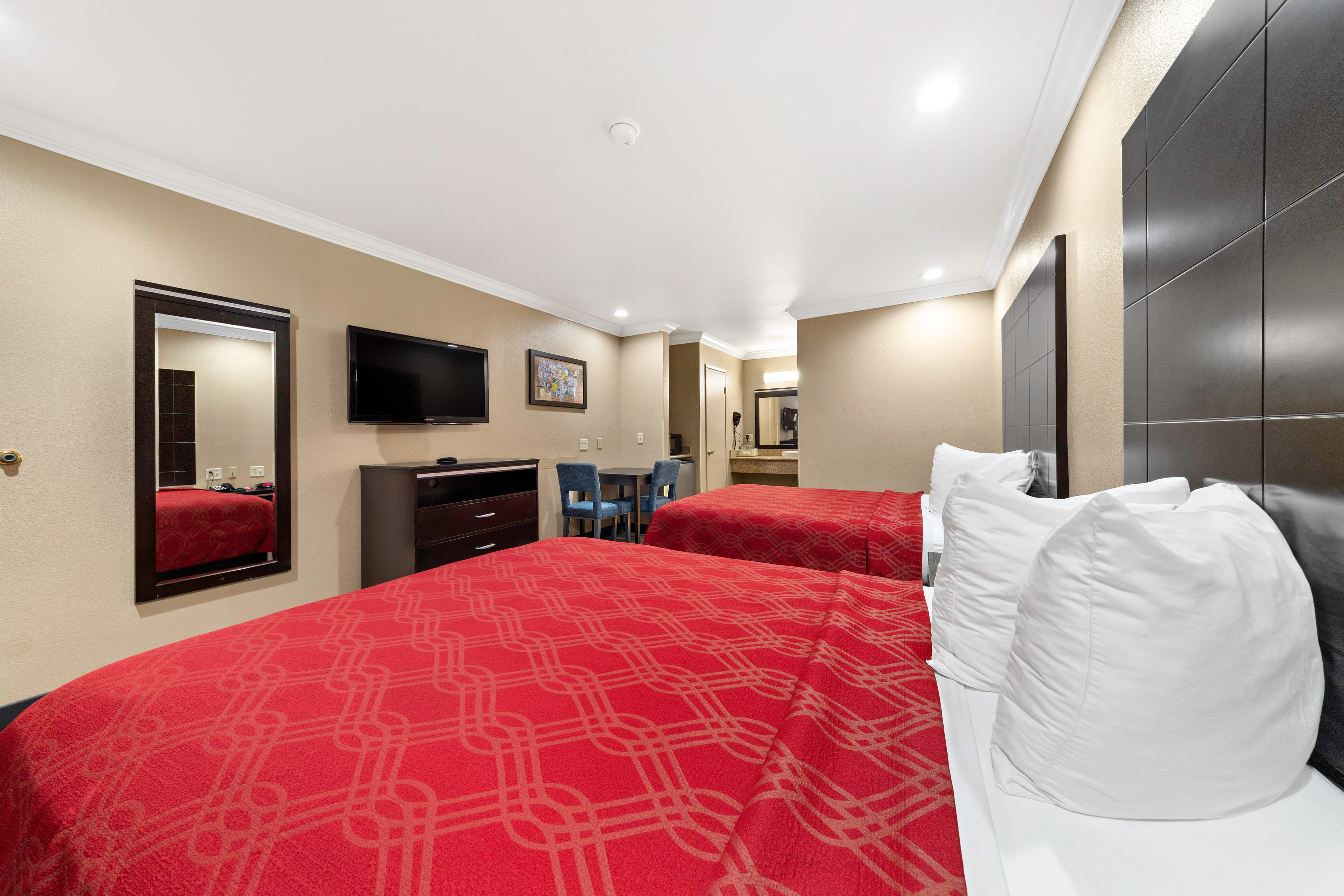 Econo Lodge Inn & Suites Escondido Downtown — 27