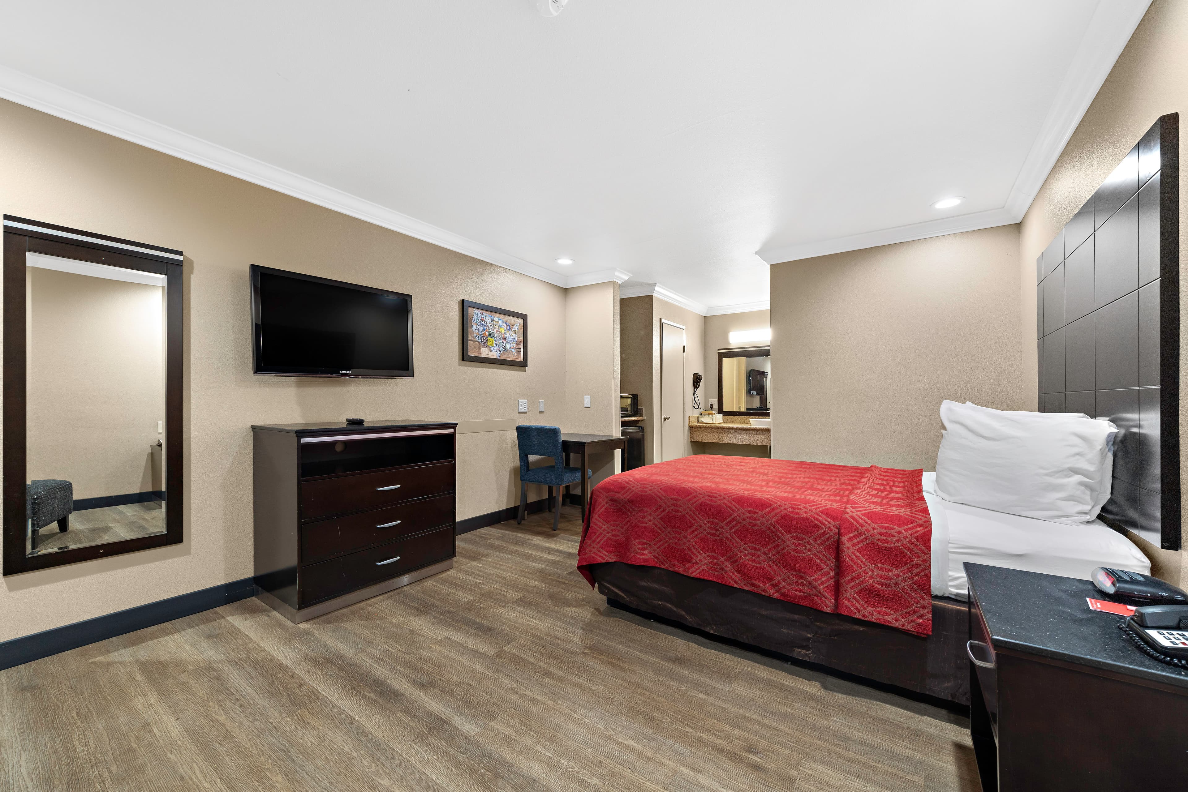 Econo Lodge Inn & Suites Escondido Downtown — 22