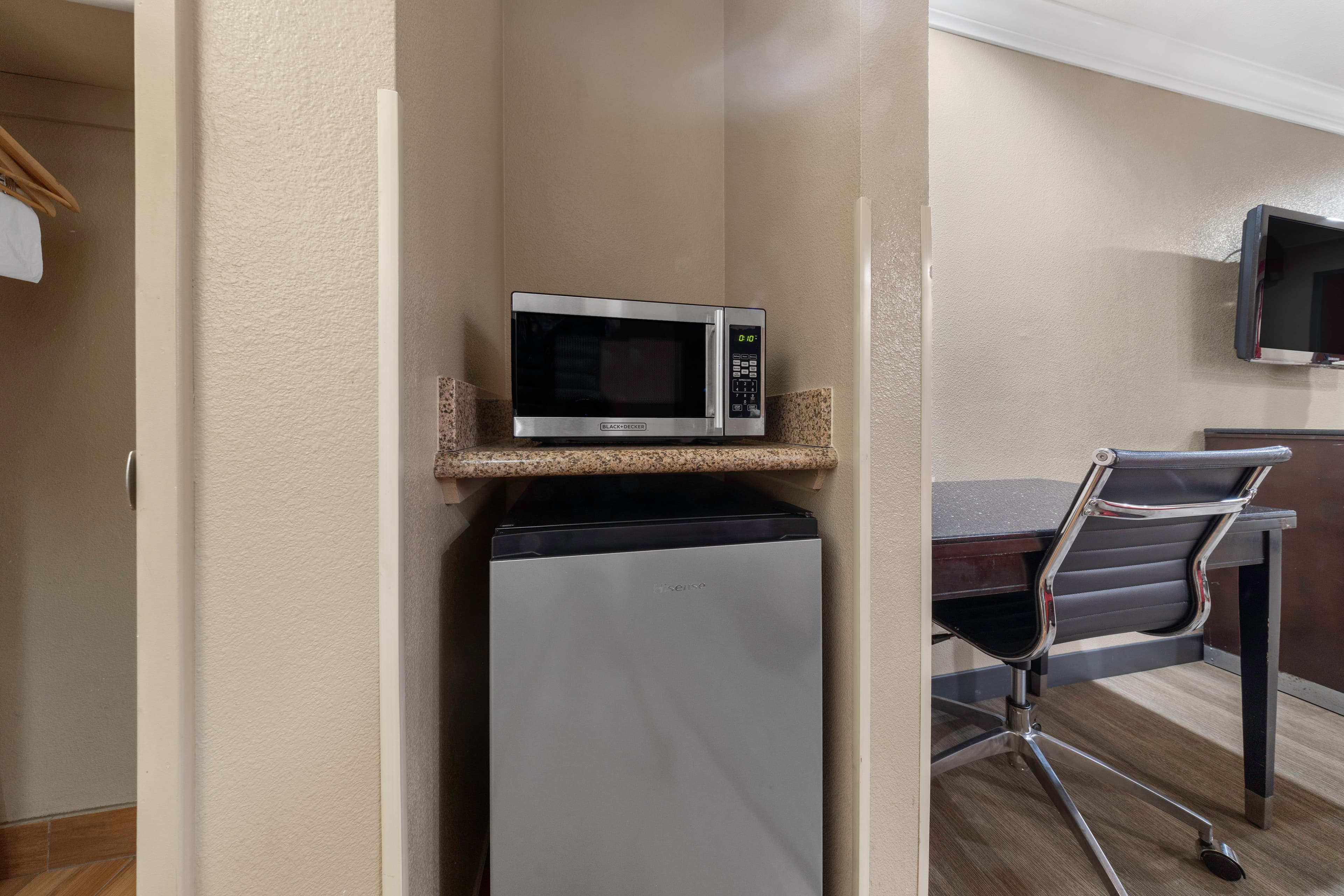 Econo Lodge Inn & Suites Escondido Downtown - Image 2