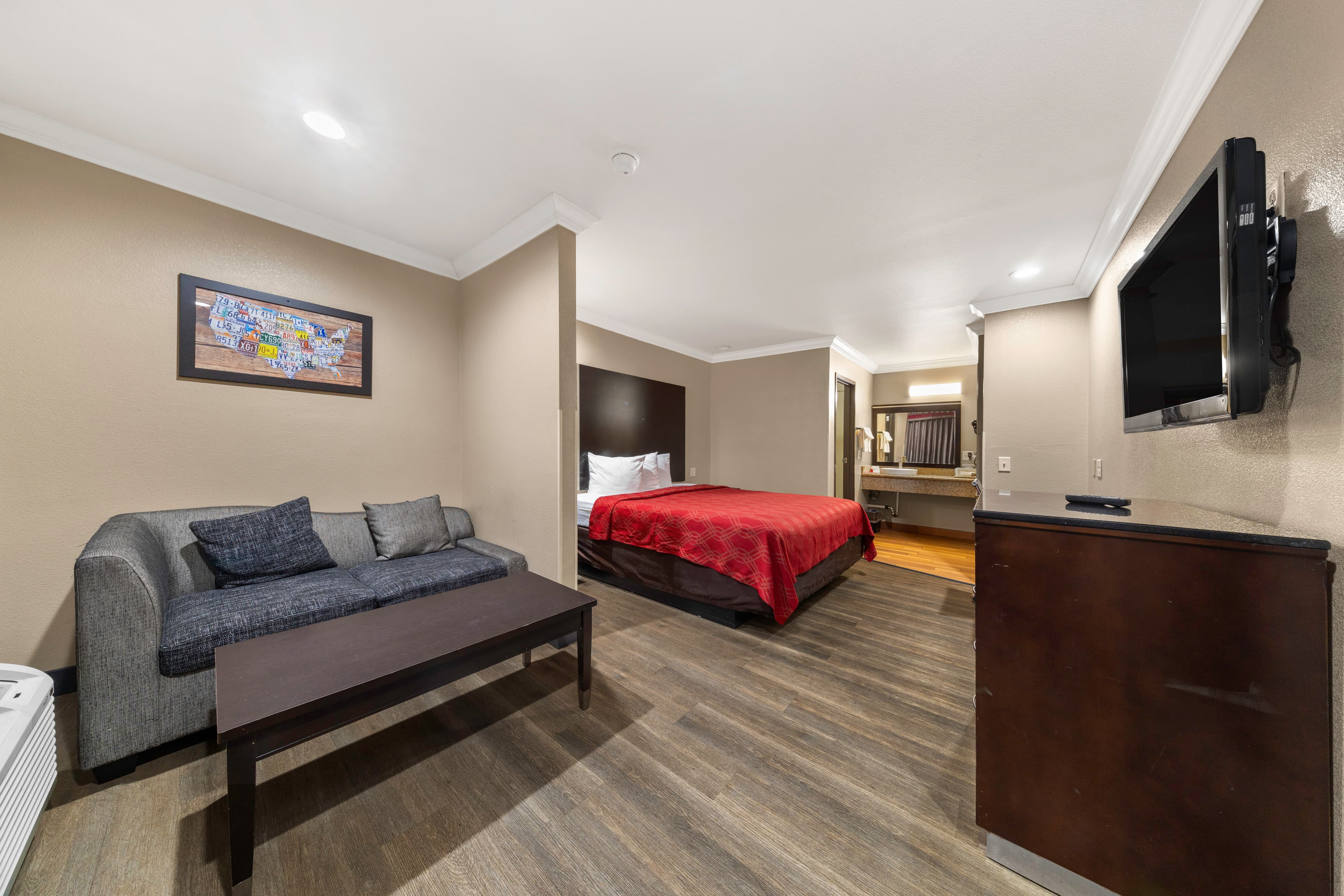 Econo Lodge Inn & Suites Escondido Downtown — 32