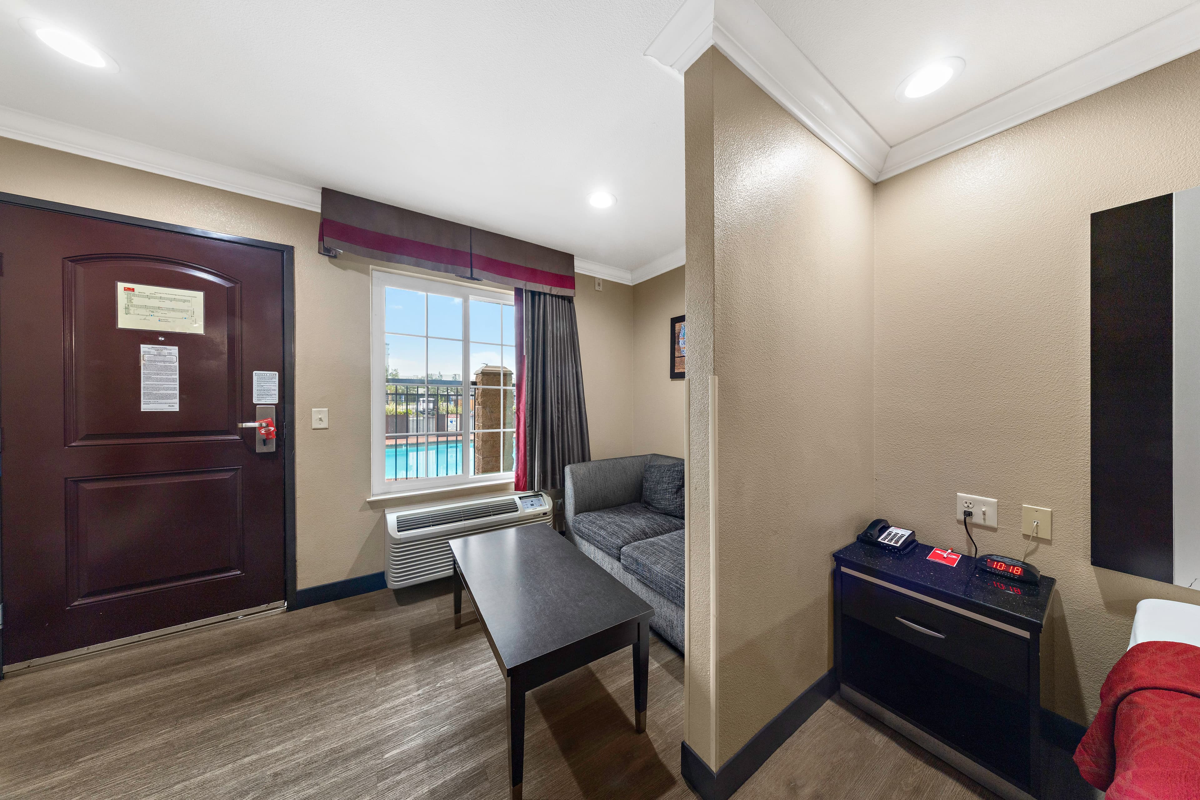 Econo Lodge Inn & Suites Escondido Downtown — 34